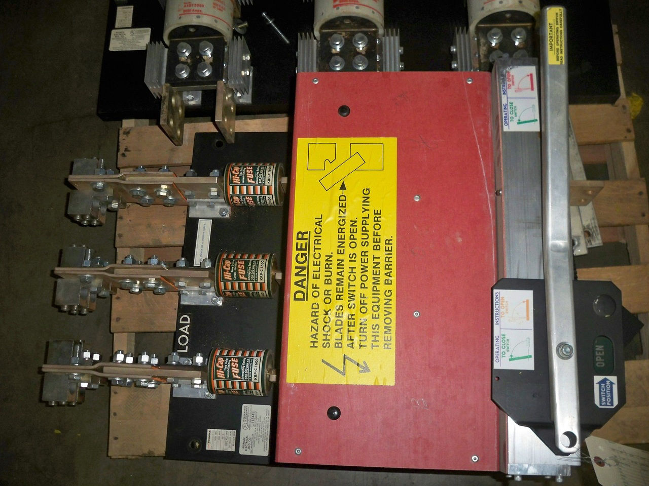 Picture of QA-1633-B Pringle 1600 Amp 600 Volt Pressure Contact Switch Black