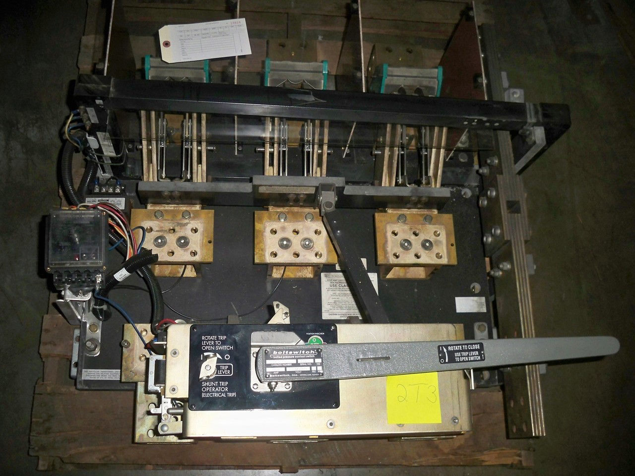 Picture of Boltswitch Pressure Contact Switch SL3613-G6 | 4000 Amp 480Y/277 Volt | Black Back Plate W/ ST & GFI