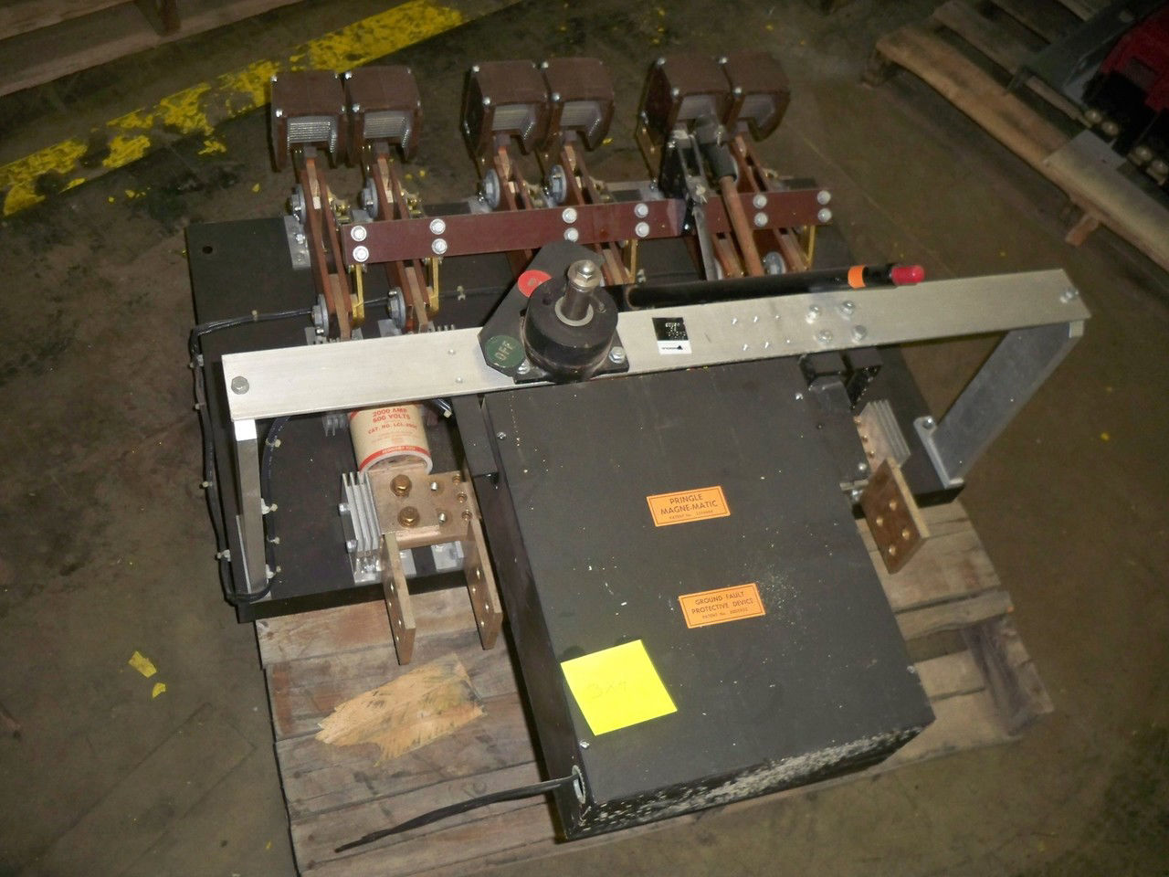 Picture of Magne-Matic Pringle Fusible Pressure Contact Switch | 3000 Amp 240 Volt | Black Back Plate W/GFI