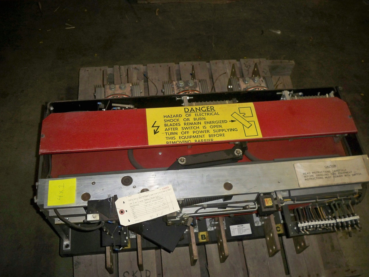 Picture of QA3033-B Pringle 3000 Amp 480 Volt Pressure Contact Switch Black W/ST