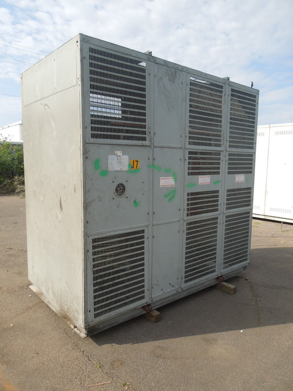 Picture of Siemens 3400 KVA 13800-700 Volt Medium Voltage Dry Type Transformer R&G