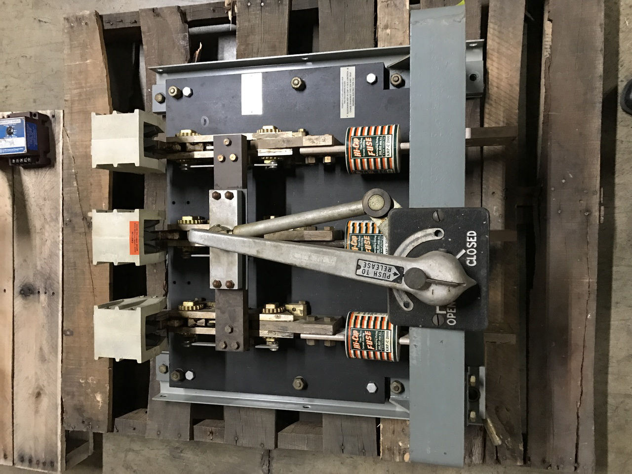 Picture of Barkelew XD-20033-2 Bolt-Loc Pressure Contact Switch | 2000 Amp 240 Volt | Black Back Plate