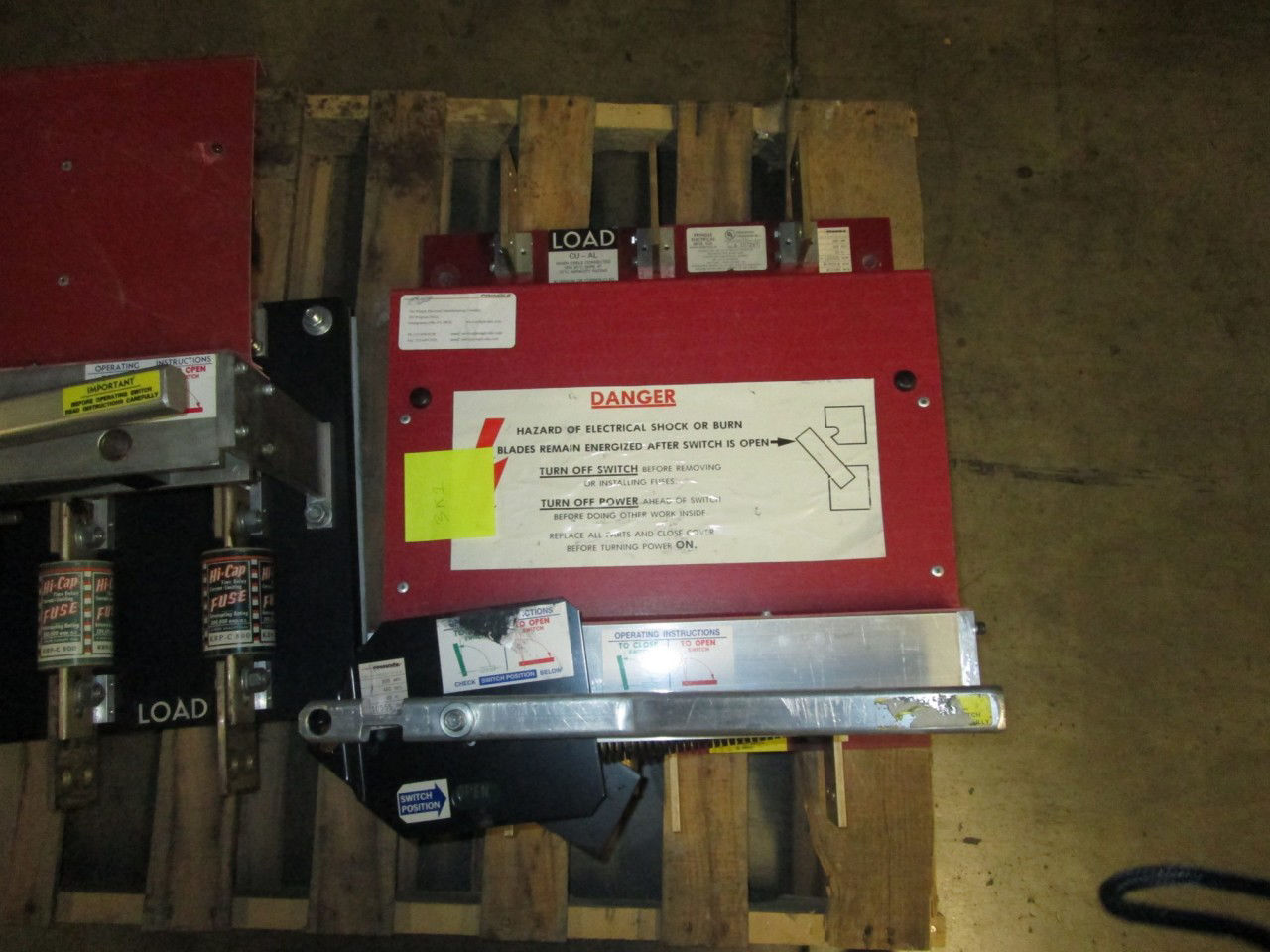 Picture of Pringle Pressure Contact Switch QA0833B | 800 Amp 480 Volt | Red Back Plate