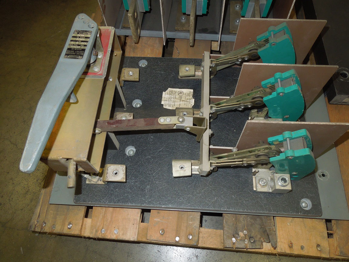 Picture of Boltswitch Pressure Contact Switch J364WOL | 200 Amp 600 Volt | Black Back Plate