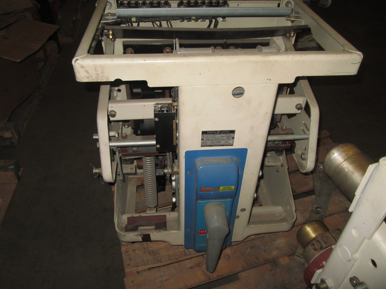 Picture of AK-T-2A-50 GE 2000A Frame 600V MO/DO Air Breaker