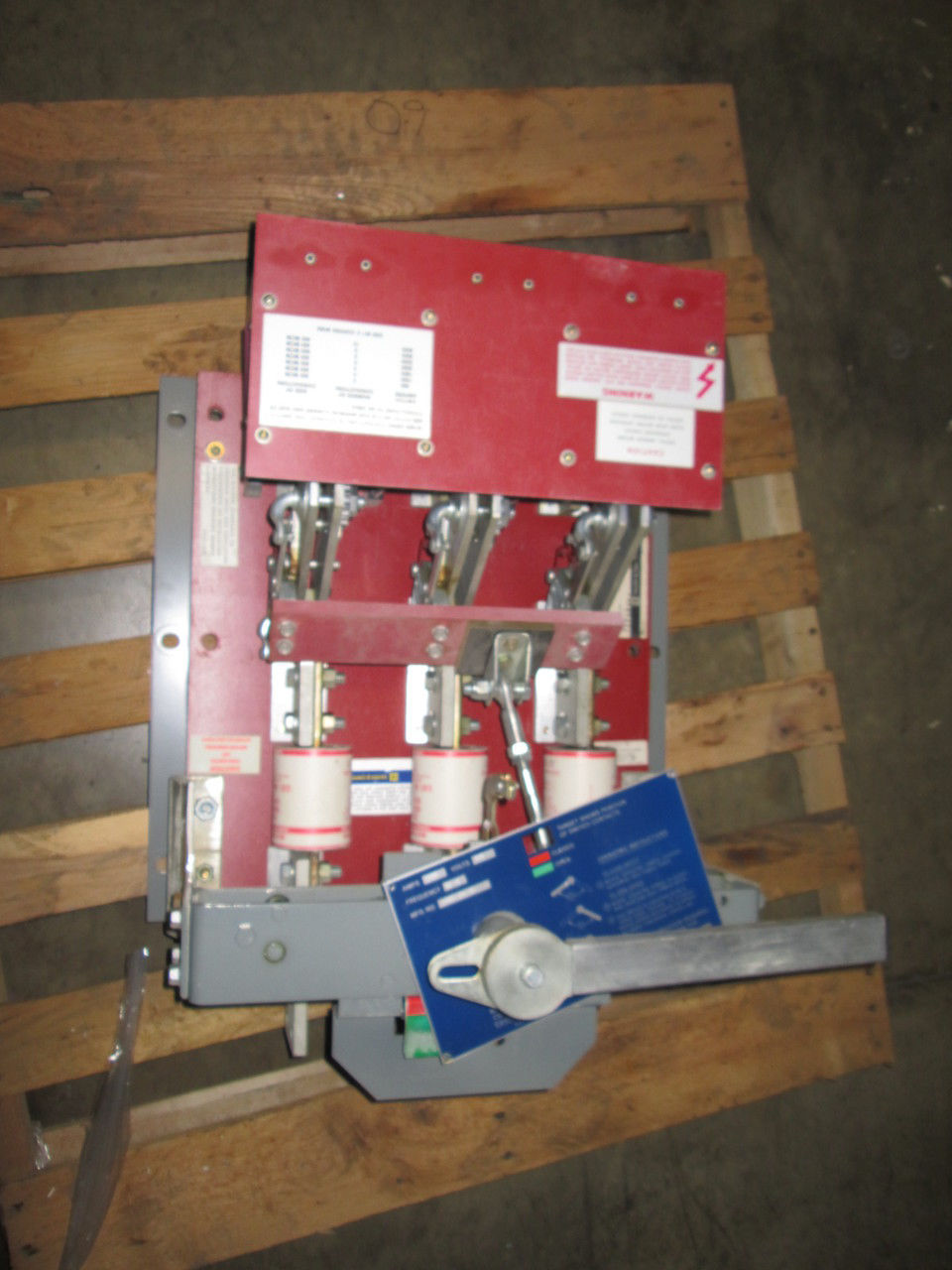 Picture of BLO32160I Square D 1600 Amp 240 Volt Pressure Contact Switch Red