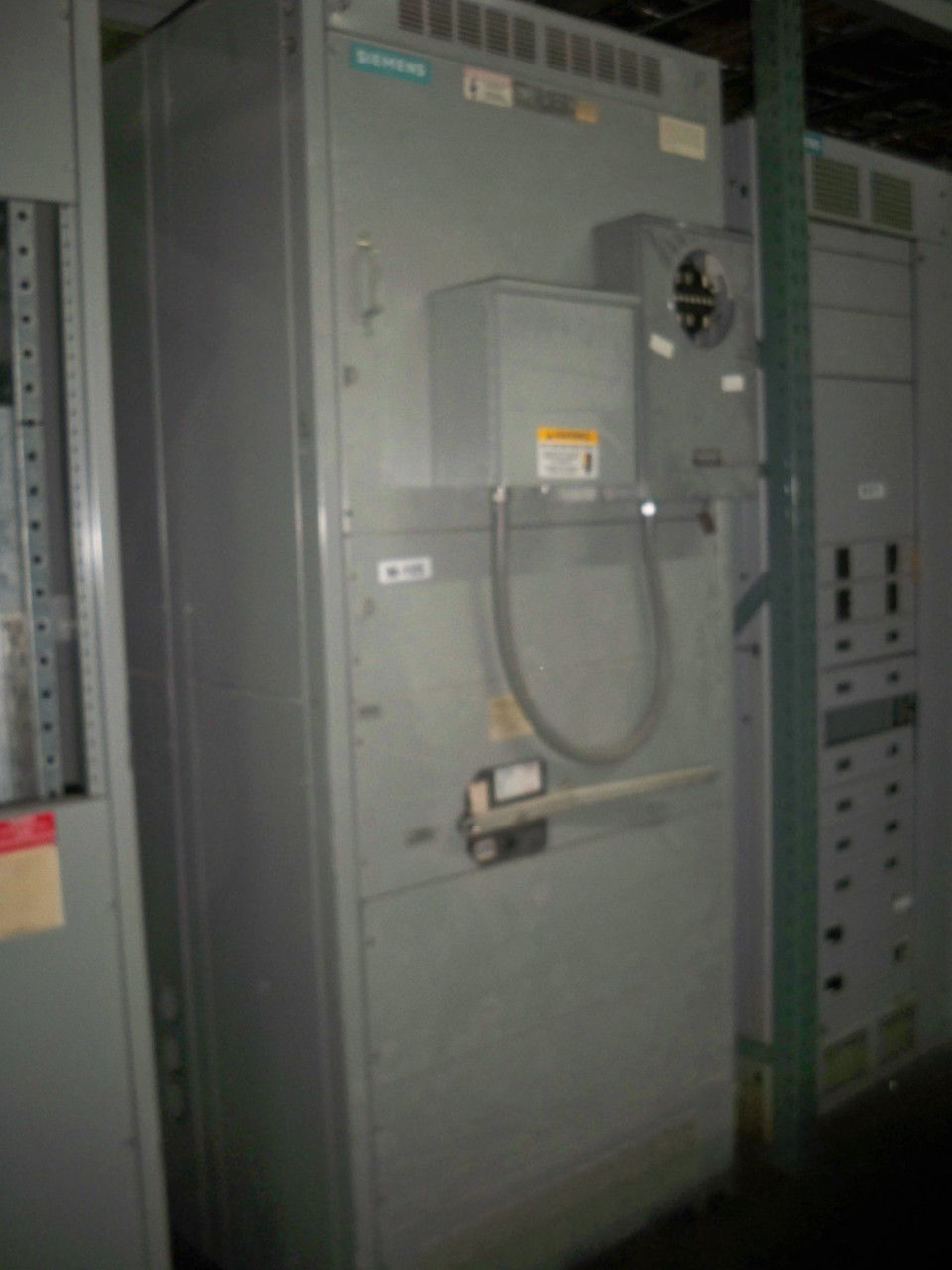 Picture of Siemens FC-I Style Switchboard 1600A 480V 3 Phase 4 Wire QA1633 Main Fusible panel R&G