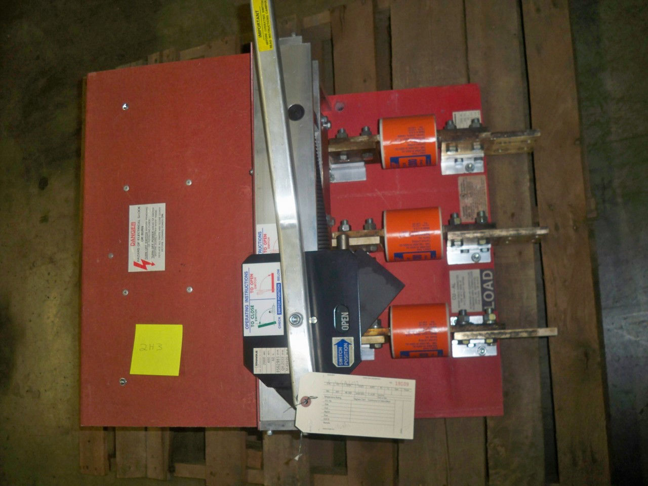 Picture of QA-2033 Pringle 2000 Amp 480 Volt Pressure Contact Switch Red