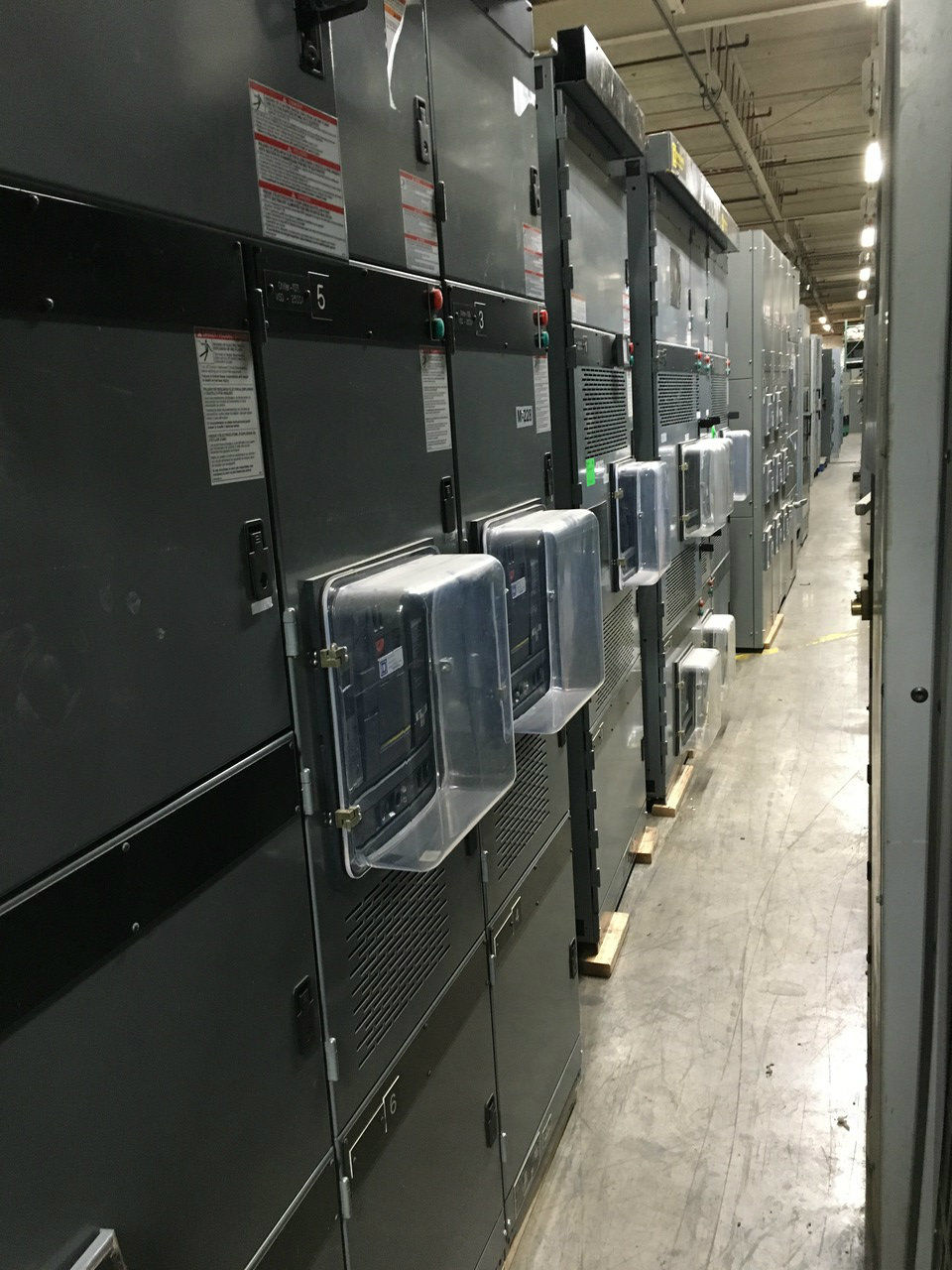 Picture of Square D Power-Zone 4 Switchboard 5000 Amp Main-Tie-Main 3Ph 3W 480 Volt Line-up R&G