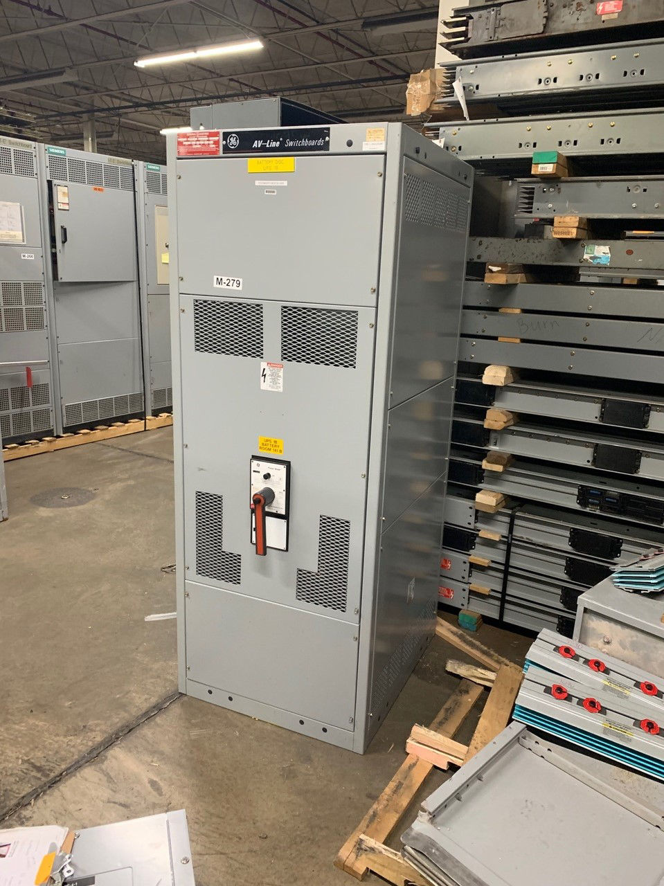 Picture of GE AV-Line Switch 2500 Amp 600 Volt 3 Phase 3 Wire NEMA 1 R&G