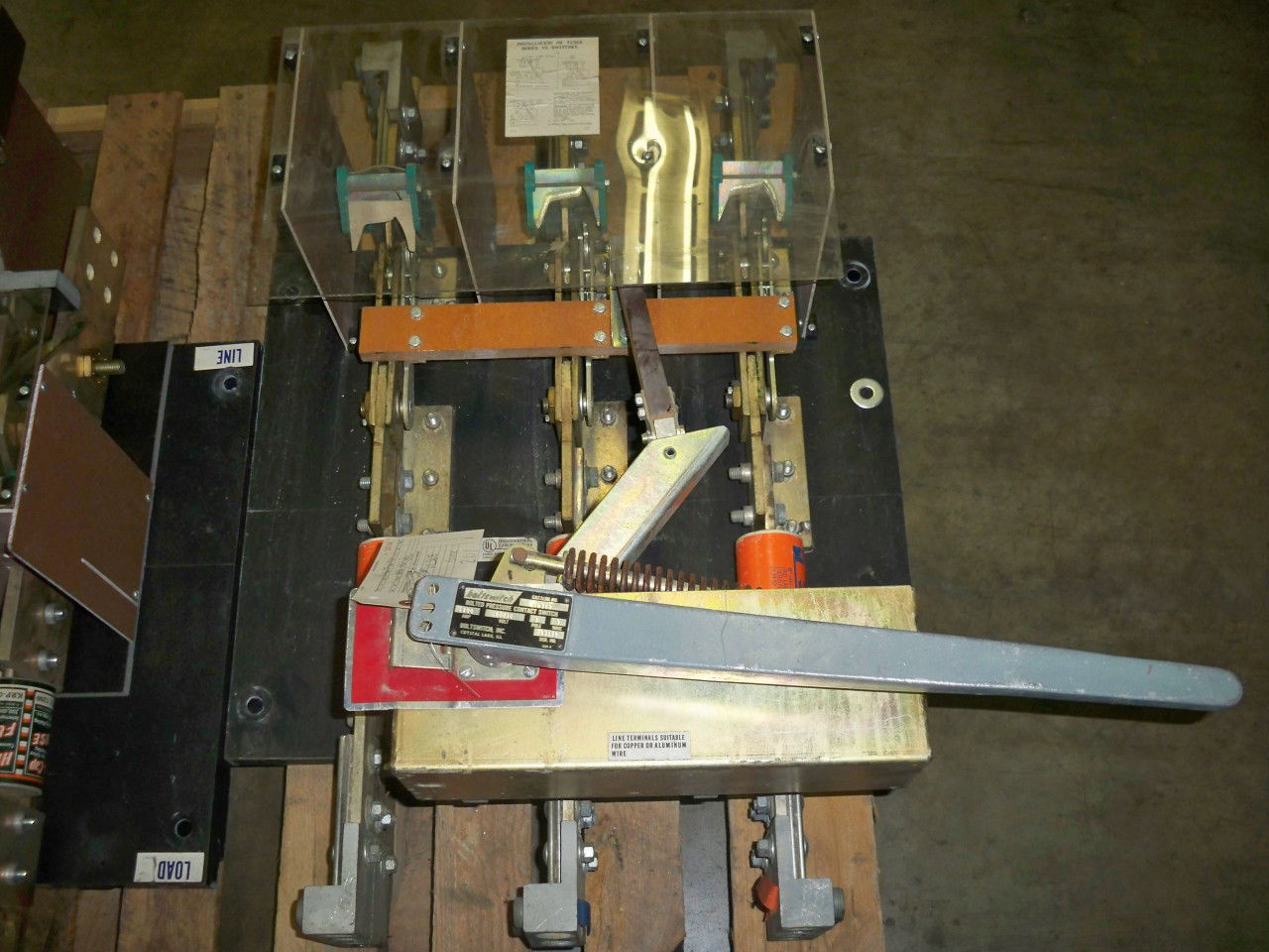 Picture of Boltswitch Pressure Contact Switch VL368 | 1200 Amp 600 Volt | Black Back Plate