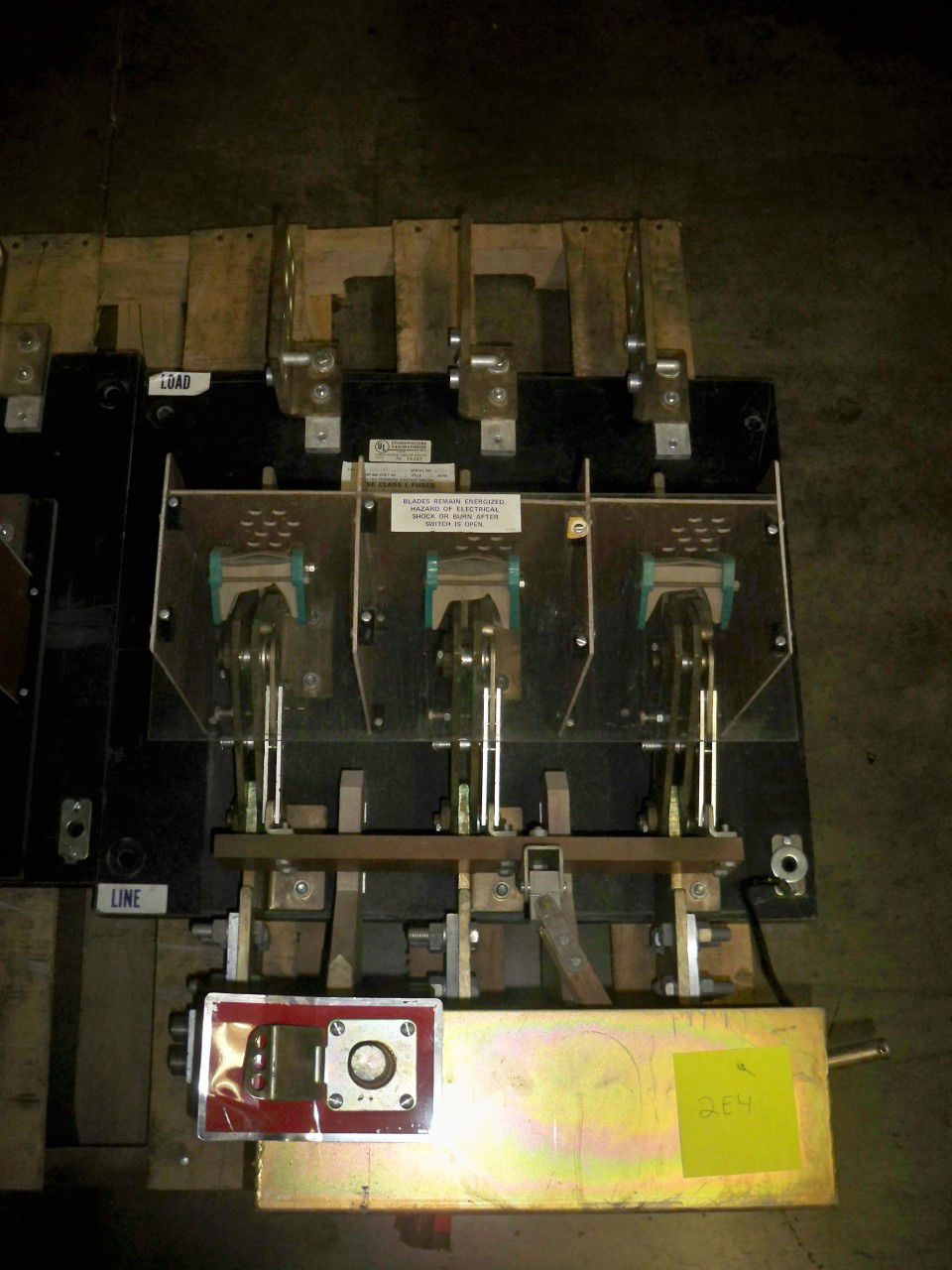 Picture of VLB348 Boltswitch 1200 Amp 480 Volt Pressure Contact Switch Black