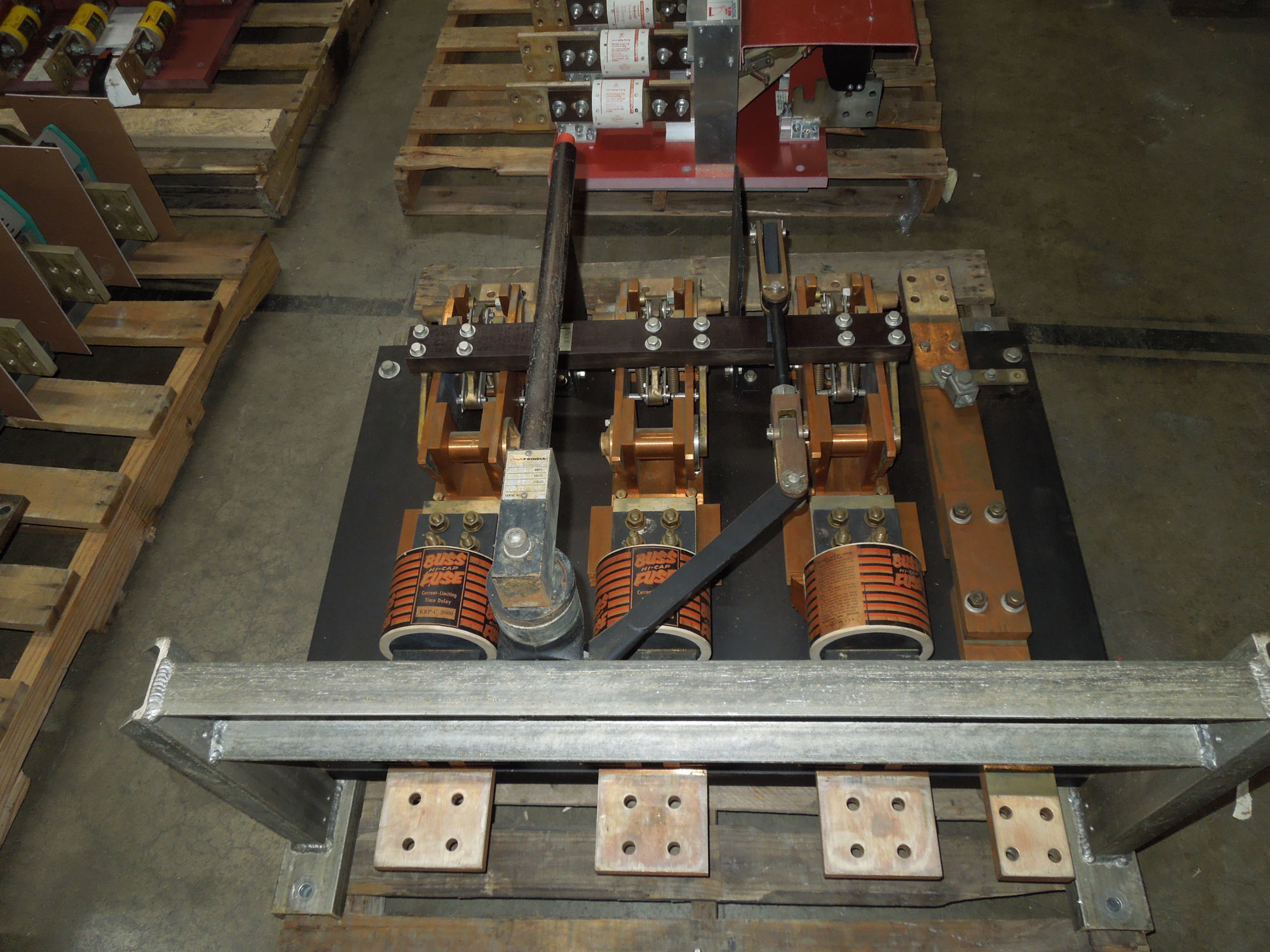 Picture of Pringle Pressure Contact Switch L2824 | 3000 Amp 240 Volt | Black Back Plate