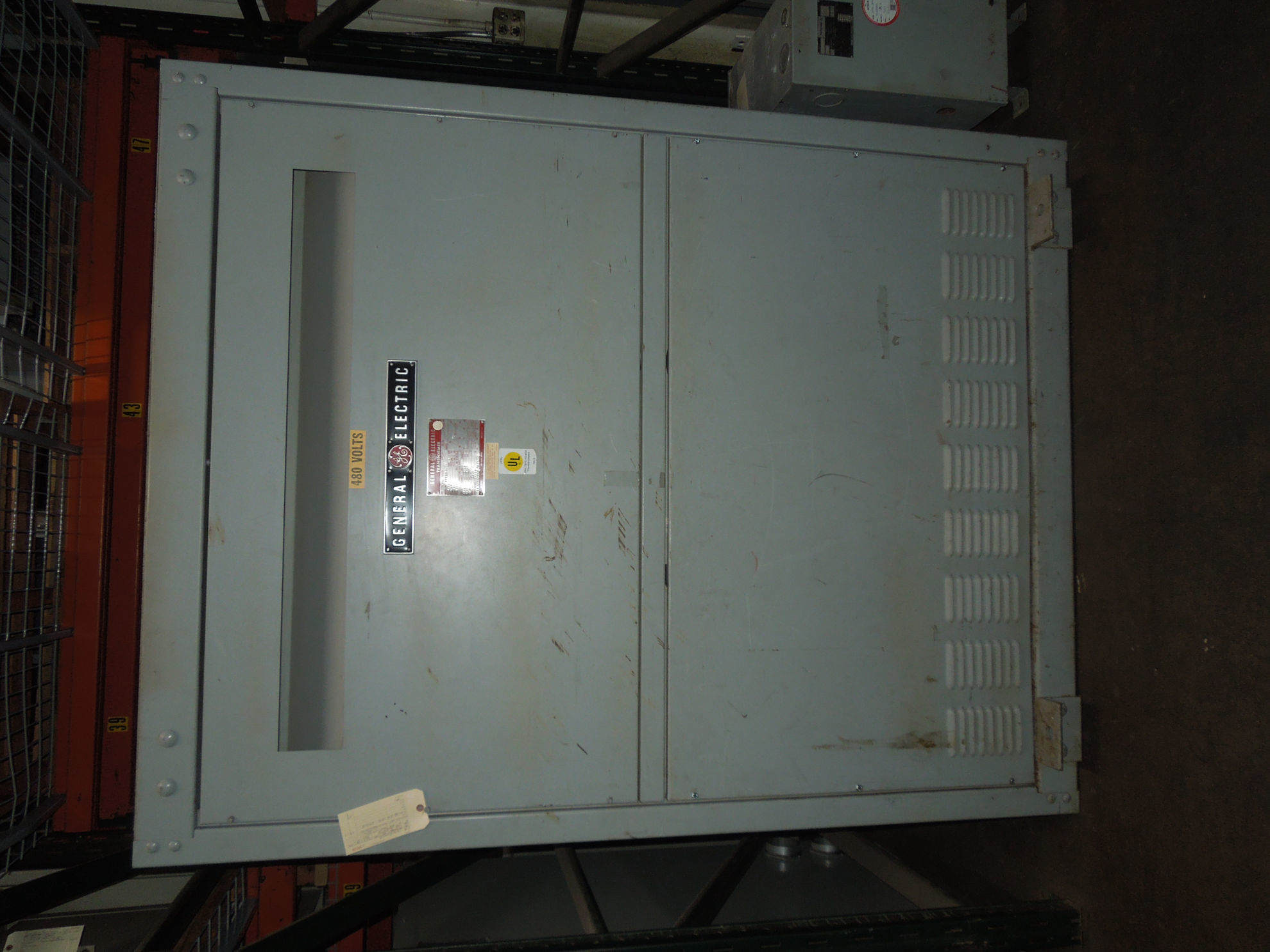 Picture of General Electric Low Voltage Dry Type Transformer | 750 KVA 480-208Y/120 Volt | 3 Phase NEMA 1 R&G