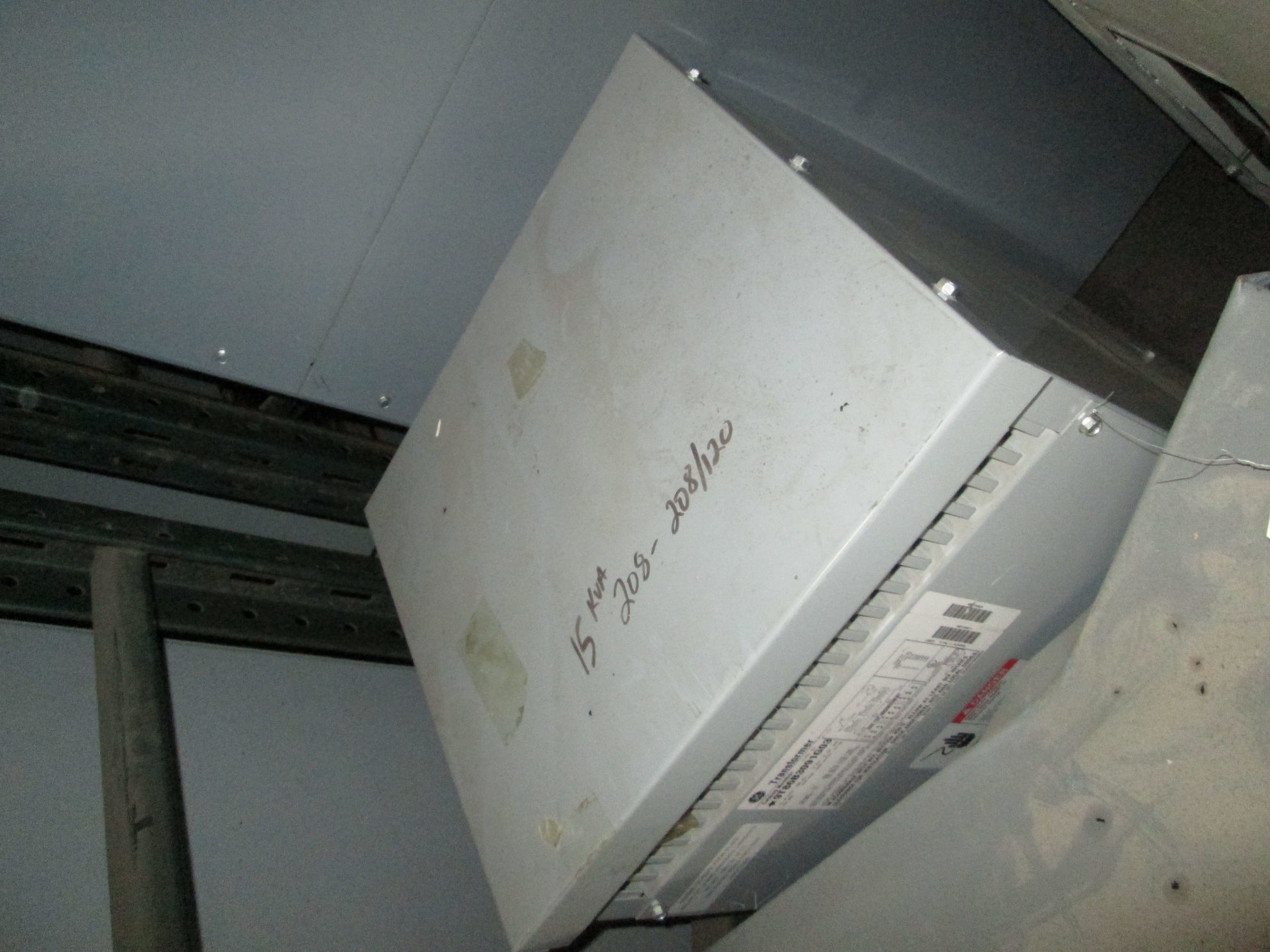 Picture of General Electric Low Voltage Dry Type Transformer | 15 KVA 208-208Y/120 Volt | 3 Phase NEMA 1 R&G