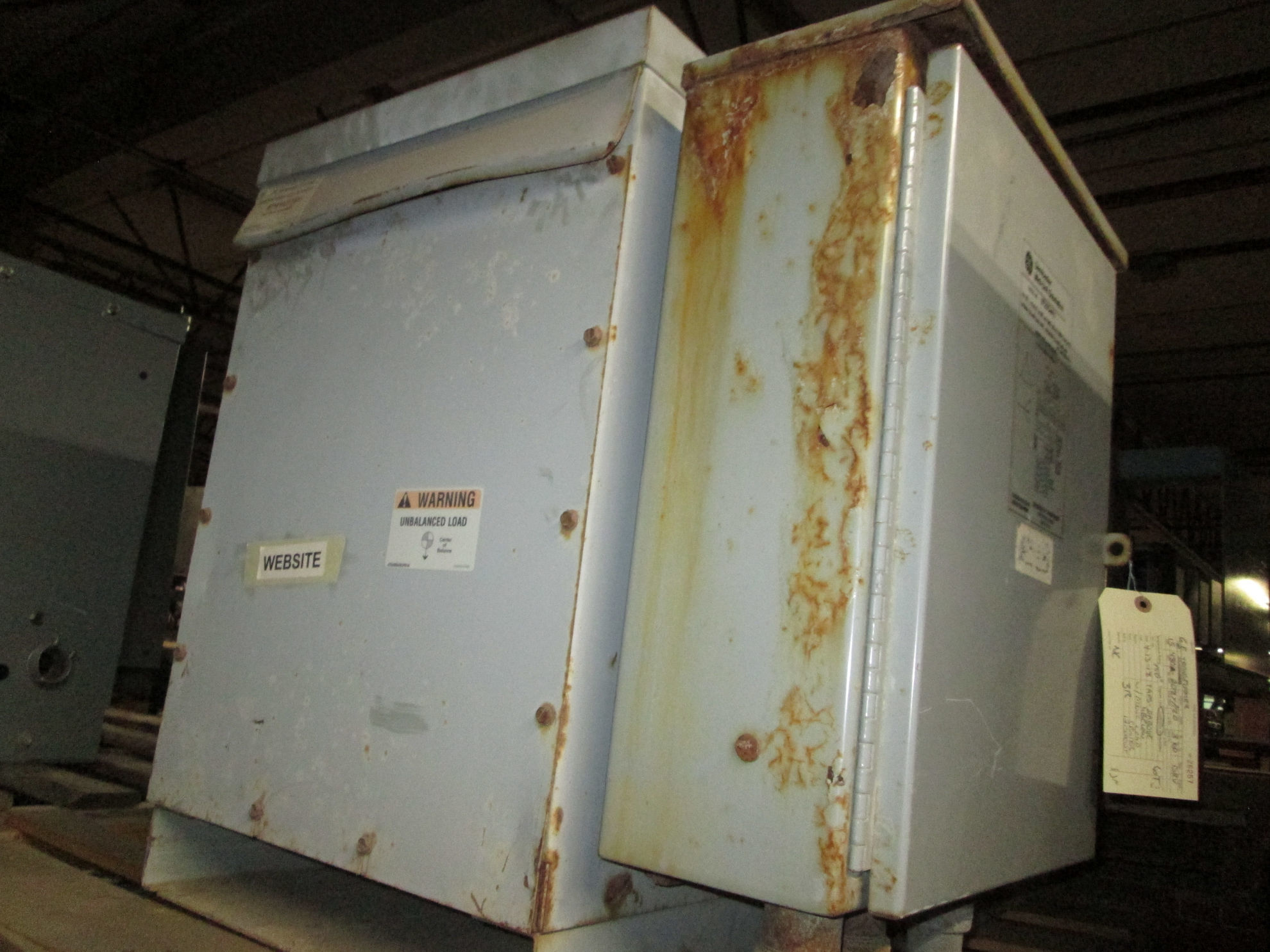Picture of General Electric Low Voltage Dry Type Transformer W/ LOAD CENTER | 15 KVA 480-208Y/120 Volt | 3 Phase NEMA 1 R&G