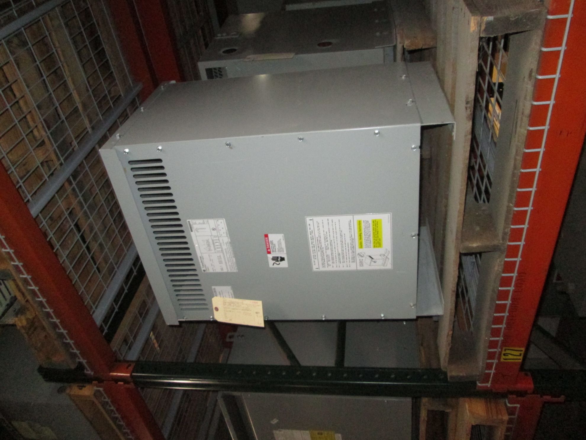 Picture of General Electric Low Voltage Dry Type Transformer | 30 KVA 480-208Y/120 Volt | 3 Phase NEMA 1 R&G