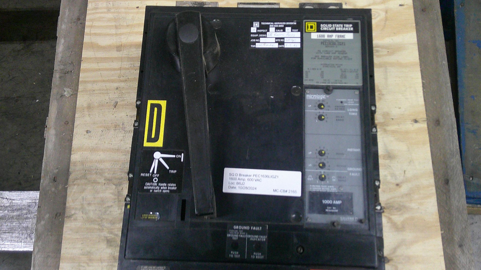Picture of Square D PEC Circuit Breaker PEC1636LIGZ1 1600 Amp 600 Volt AC M/O F/M