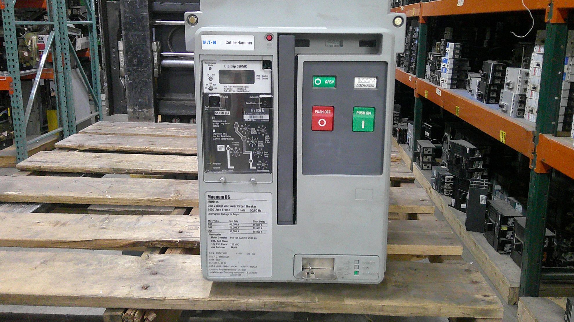 Picture of Eaton/ Cutler-Hammer Magnum DS MDN616 Circuit Breaker 1600 Amp 600 Volt AC E/O D/O