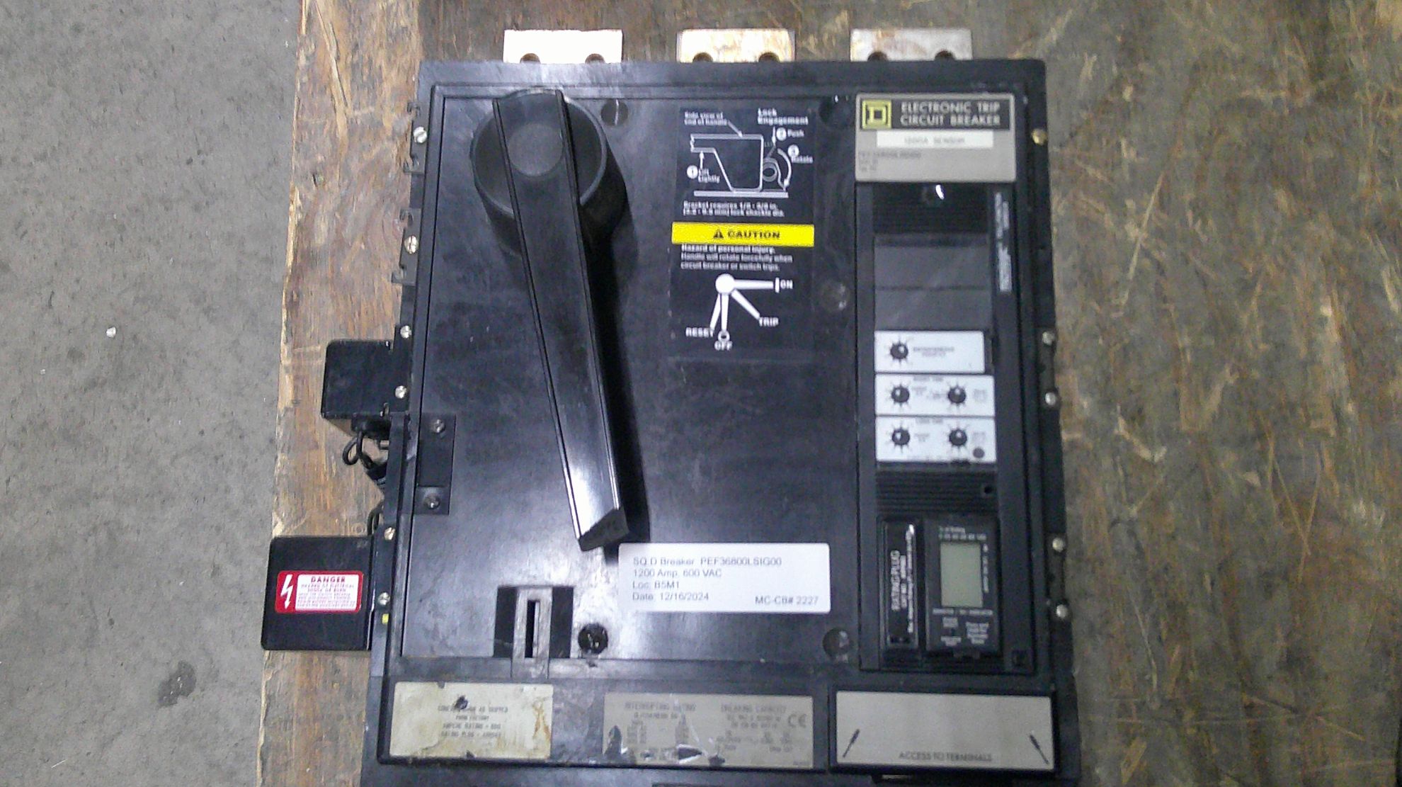 Picture of Square D PEF36800LSIG00 Circuit Breaker 1200 Amp 600 Volt AC M/O F/M