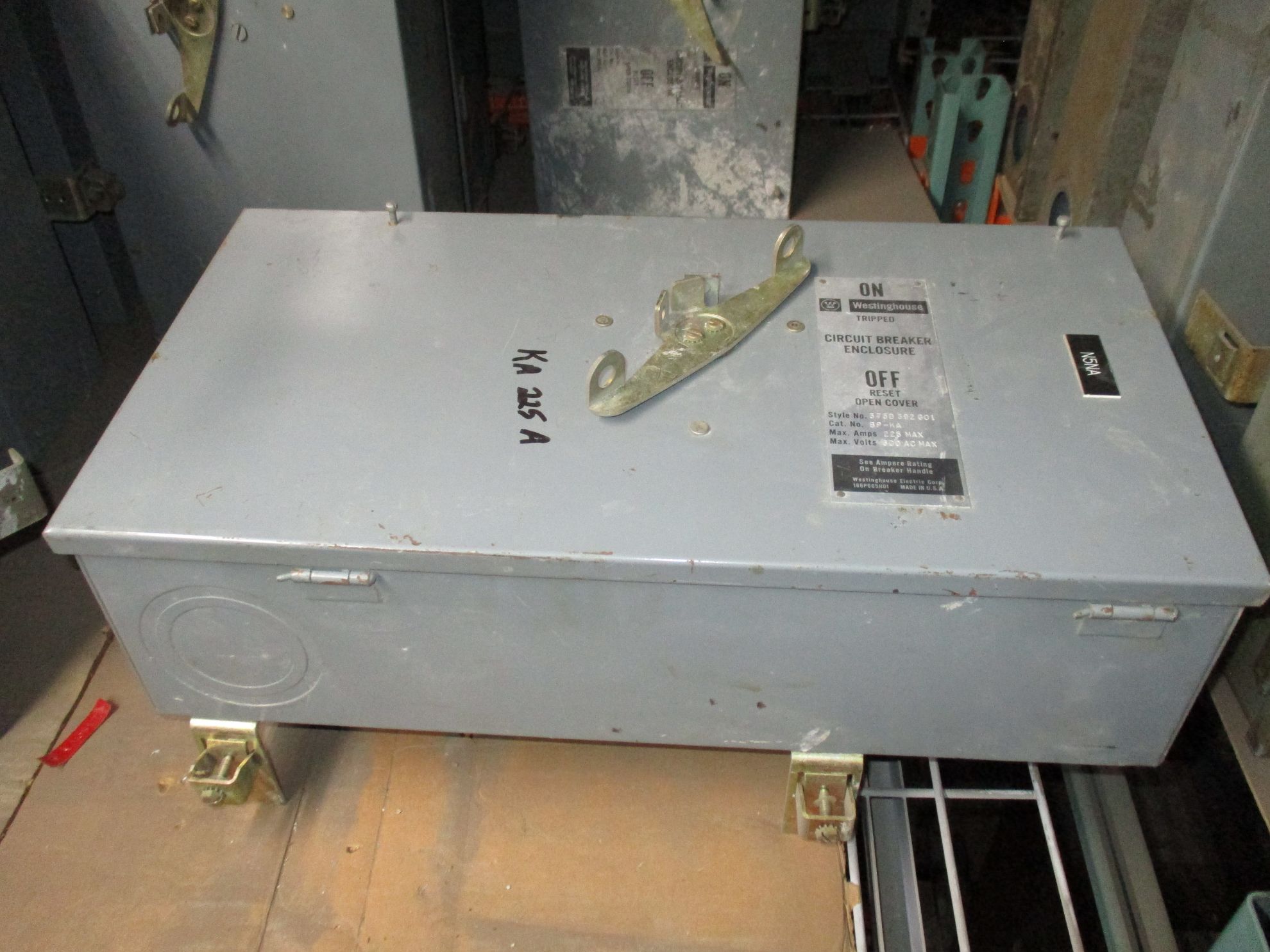 Picture of Westinghouse BPKA3225N Bus Plug 225 Amp 600 Volt 3 Ph 4 W R&G