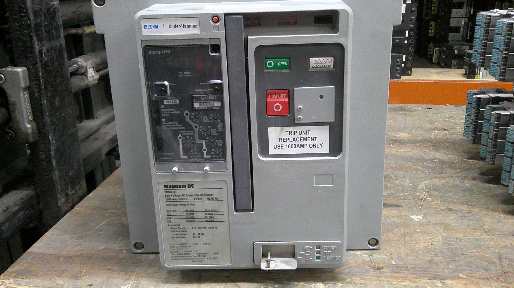Picture of Eaton/ Cutler-Hammer Magnum DS MDS616 Circuit Breaker 1600 Amp 600 Volt AC E/O D/O