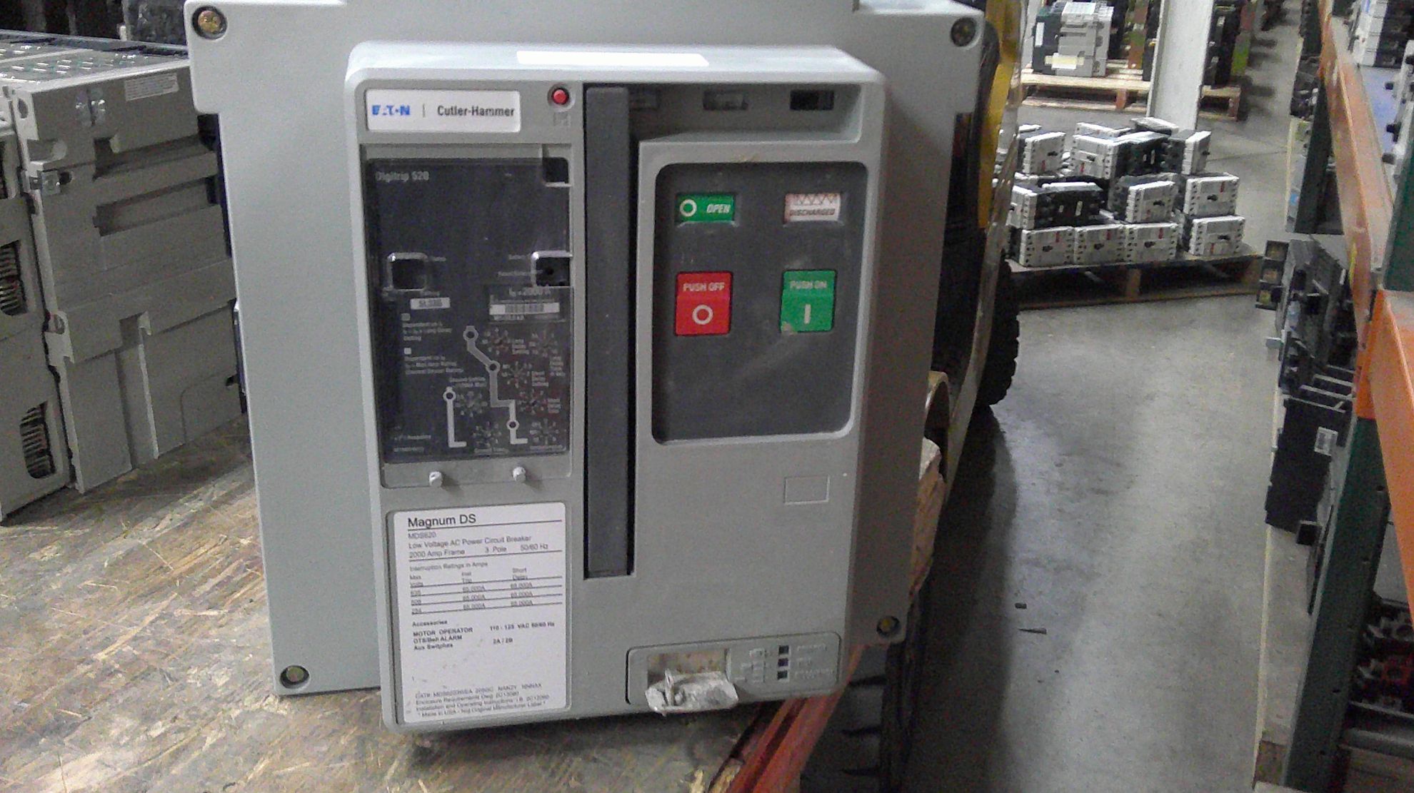 Picture of Eaton/ Cutler-Hammer Magnum DS MDS620 Circuit Breaker 2000 Amp 600 Volt AC E/O D/O