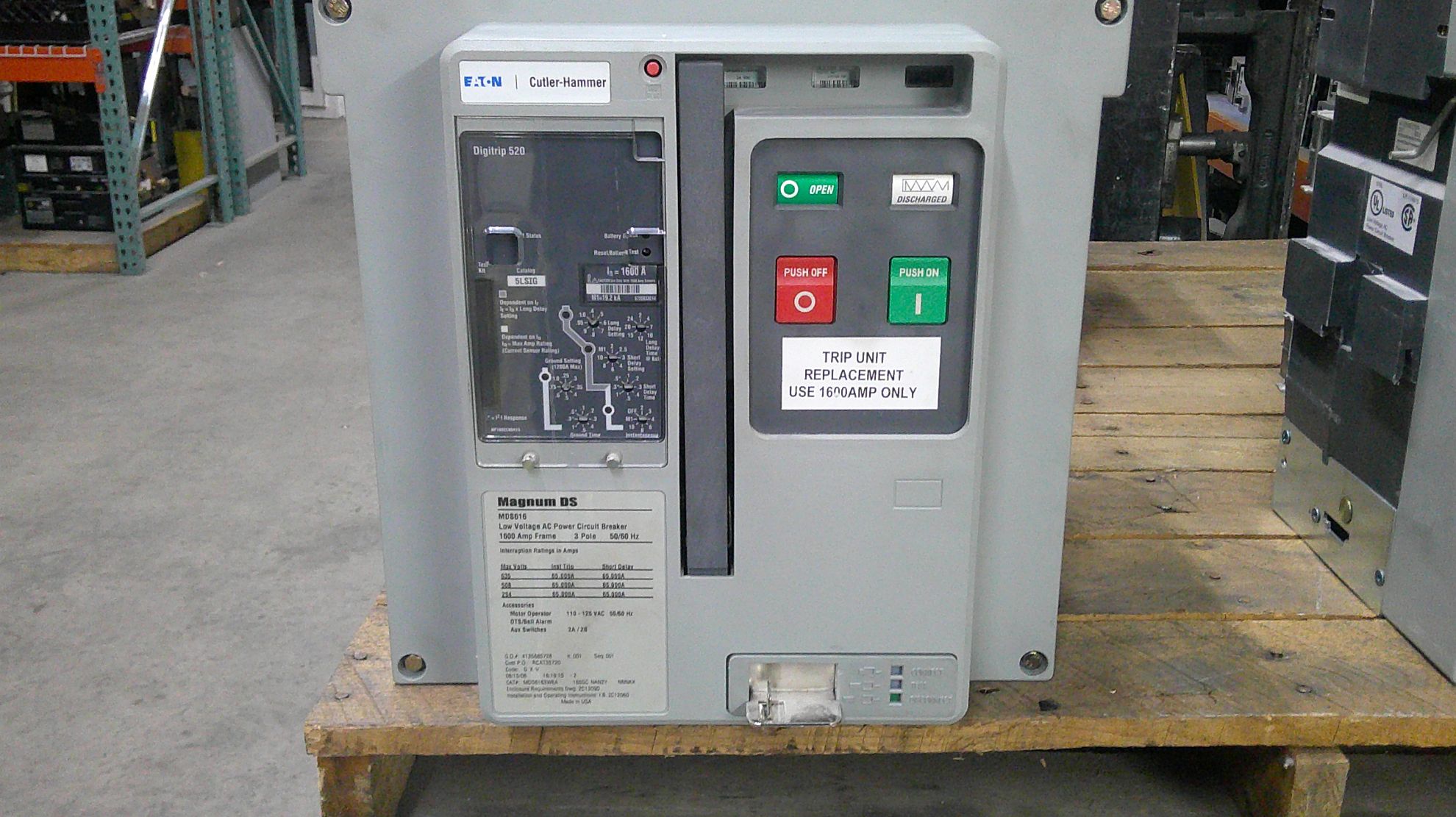 Picture of Eaton/ Cutler-Hammer Magnum DS MDS616 Circuit Breaker 1600 Amp 600 Volt AC E/O D/O