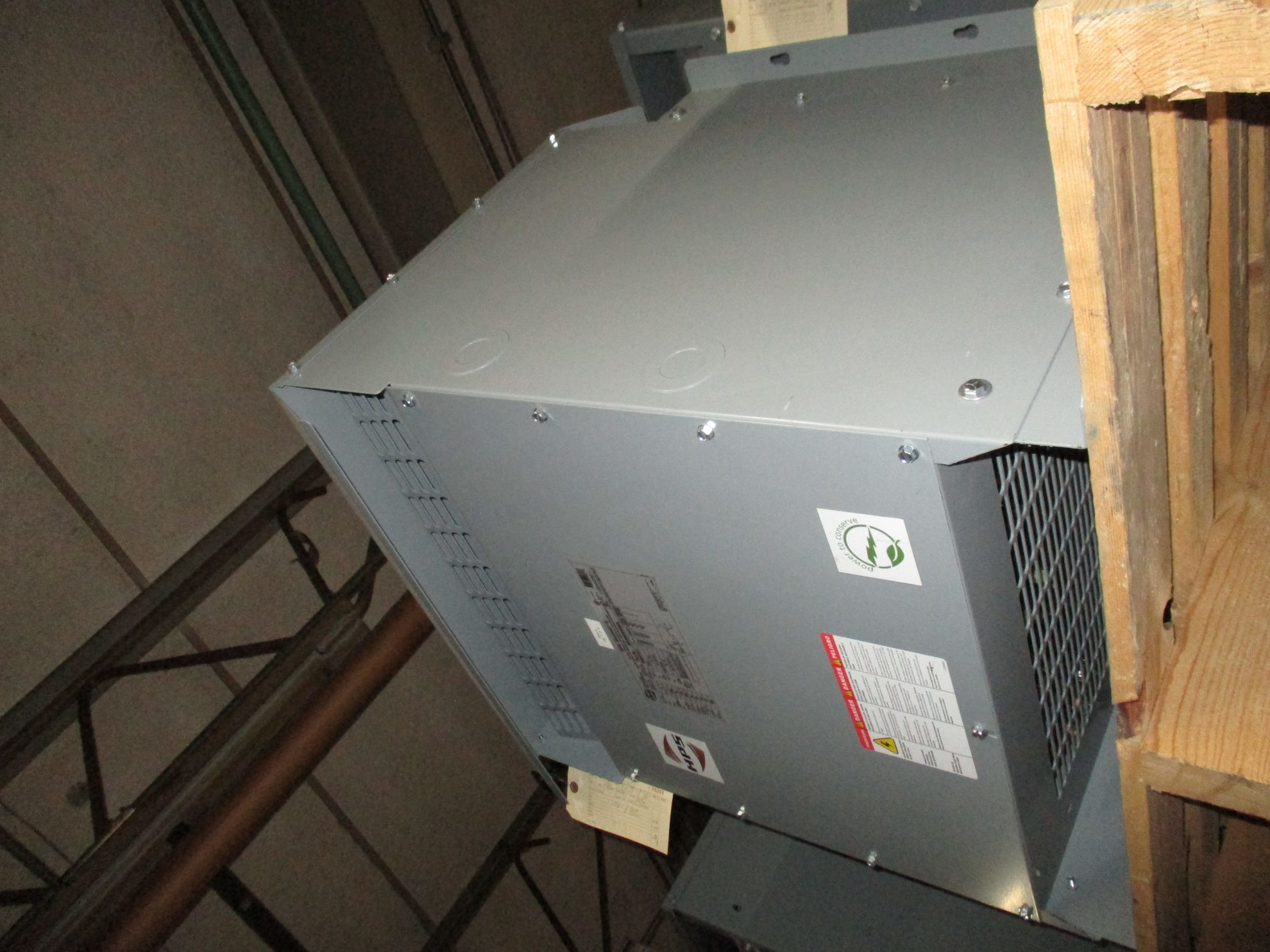 Picture of Hammond Low Voltage Dry Type Transformer | 45 KVA 480-208Y/120 Volt | 3 Phase NEMA 3R R&G