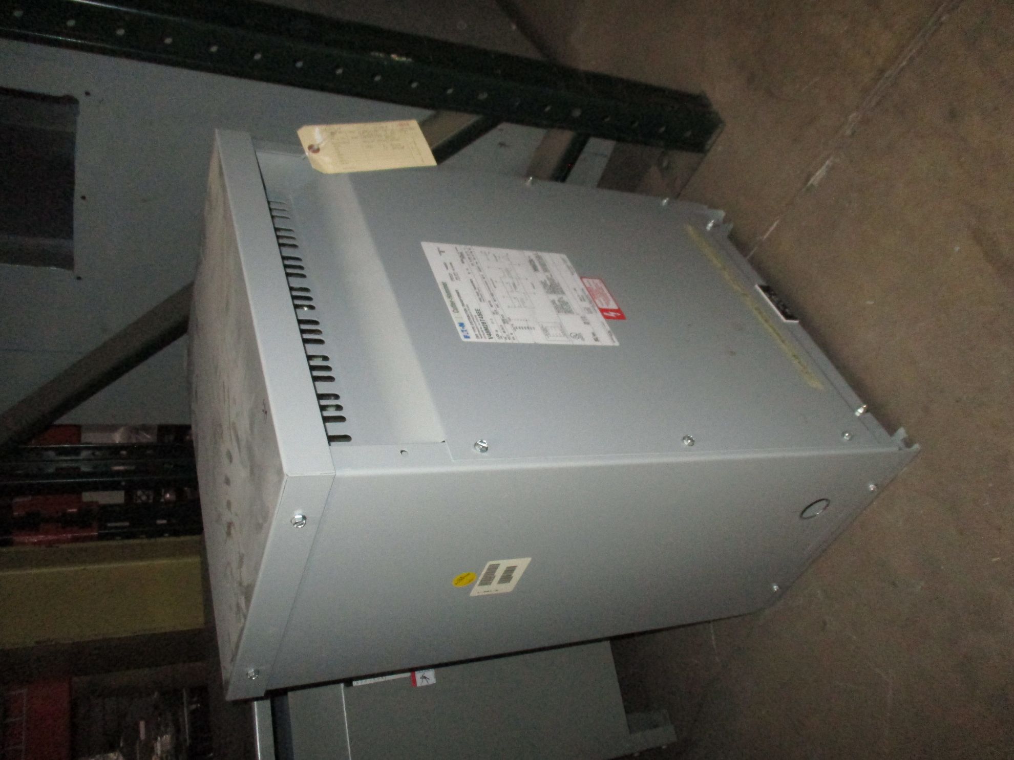 Picture of Eaton Low Voltage Dry Type Transformer | 45 KVA 480-208Y/120 Volt | 3 Phase NEMA 1 R&G