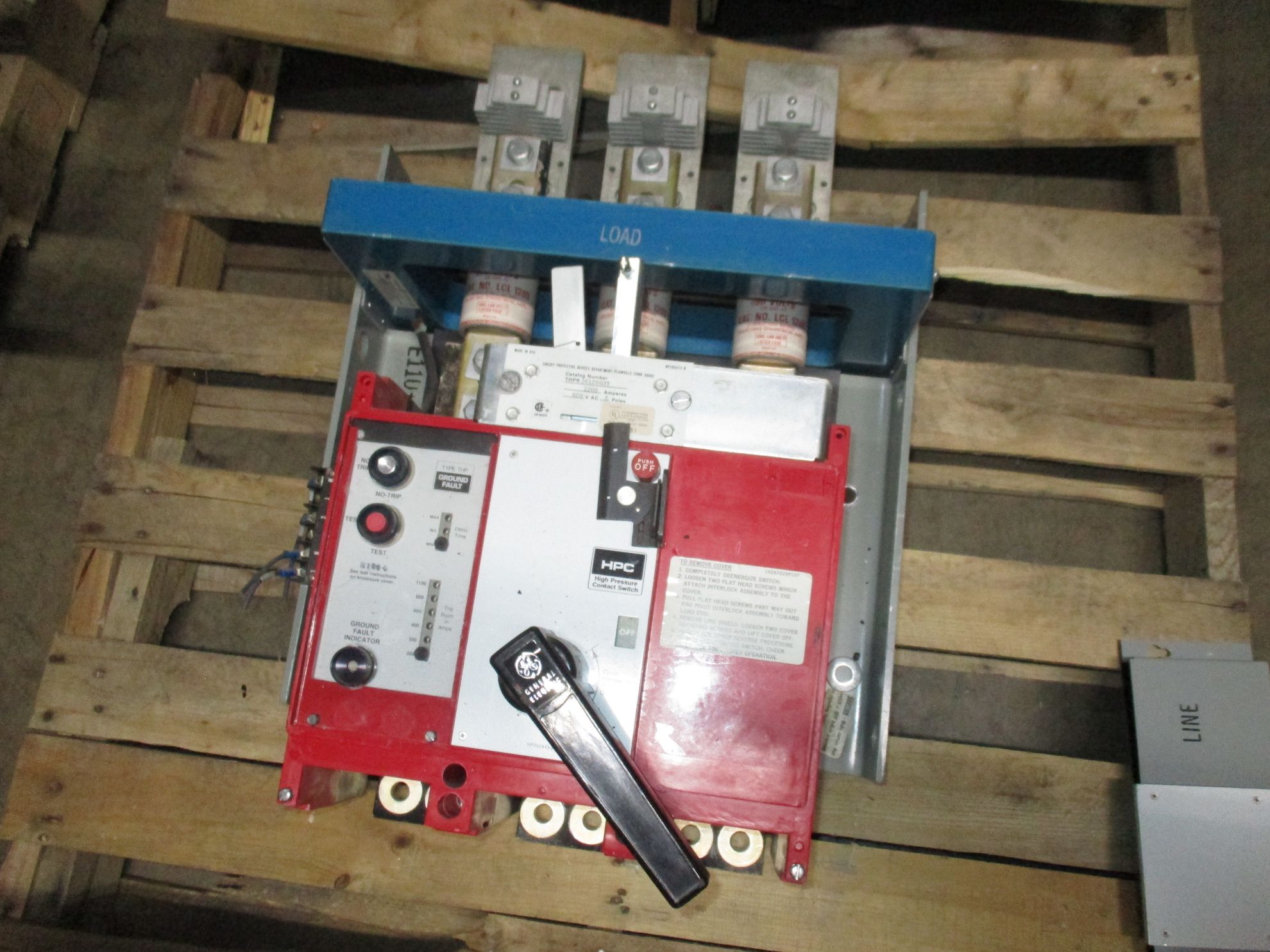 Picture of General Electric THPR3612BG3T HPC Switch 1200 Amp 600 Volt W/GFI