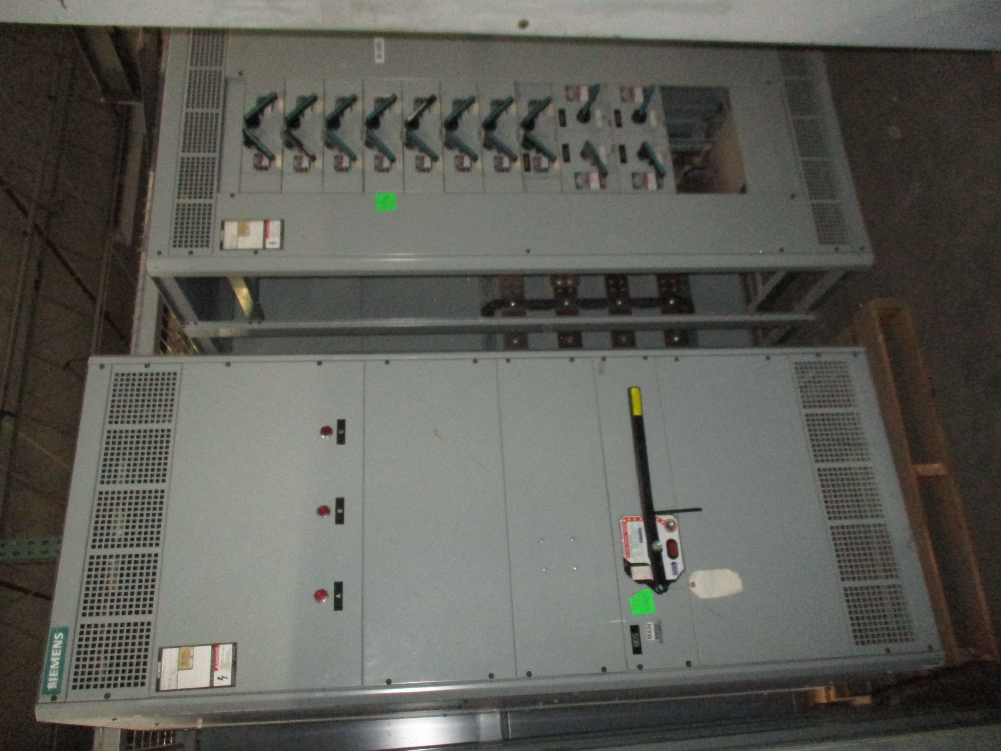 Picture of Siemens SB Switchboard 2000 Amp Fusible Main 208Y/120 Volt 3 Ph 4 W NEMA 1 R&G