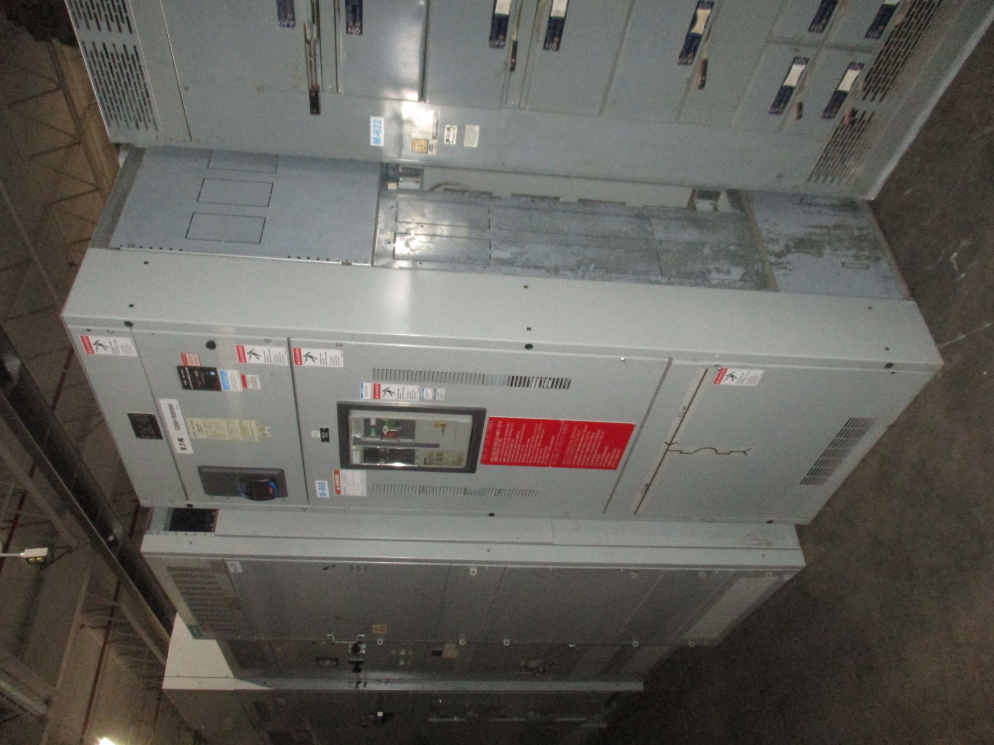 Picture of Cutler-Hammer Pow-R-Line Switchboard 3000 Amp Main Breaker 480Y/277 Volt 3 Ph 4 W NEMA 1 R&G
