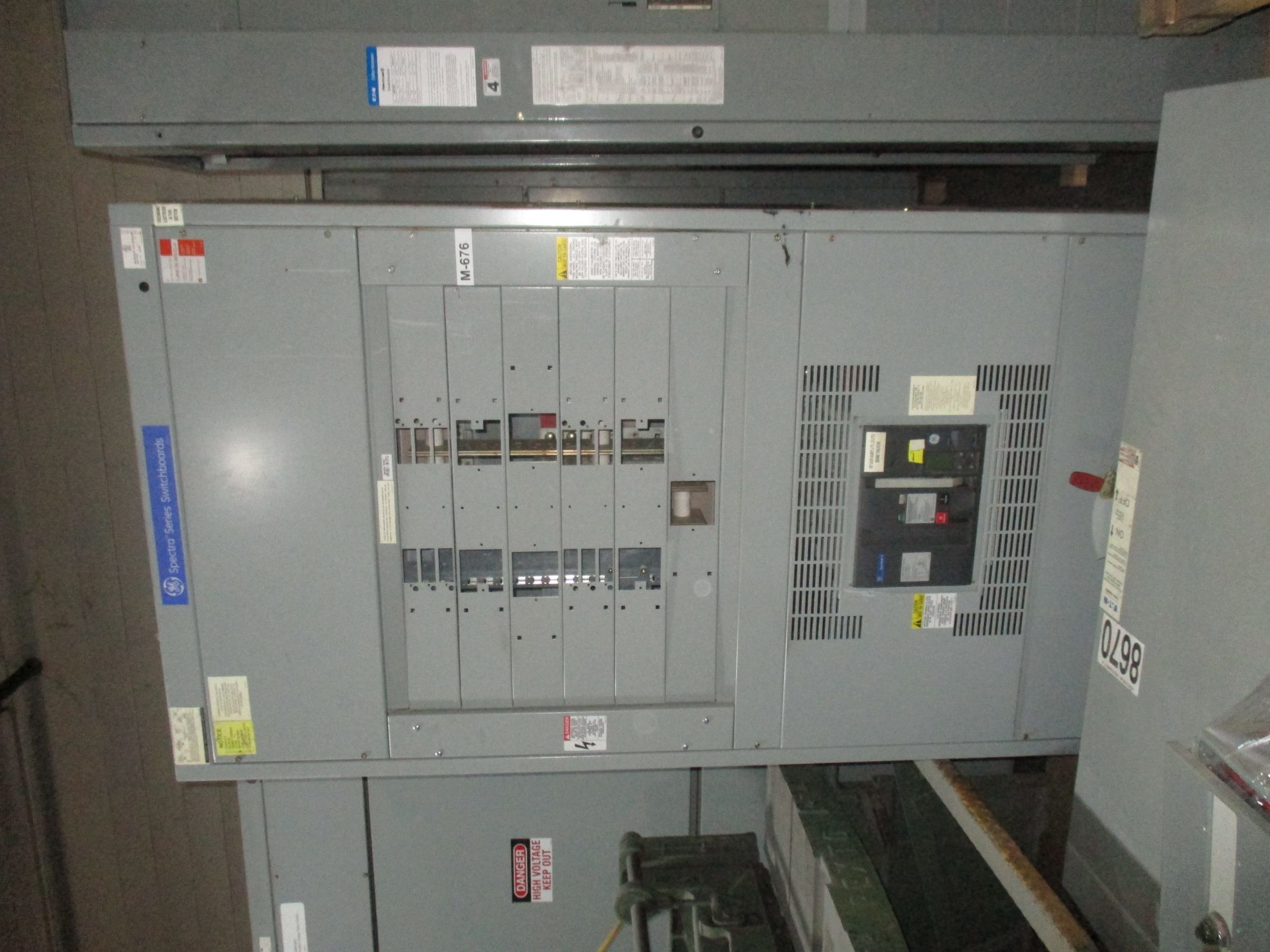 Picture of General Electric Spectra Series Switchboards 2000 Amp Main Breaker 480Y/277 Volt 3 Ph 4 W NEMA 1 R&G