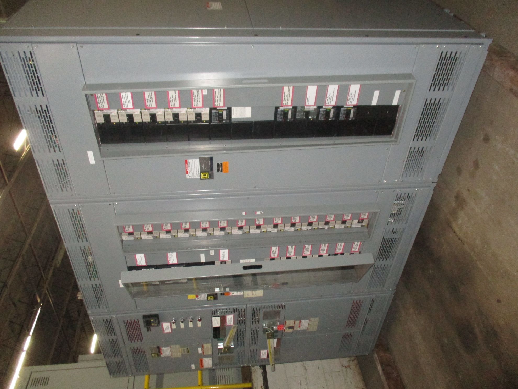Picture of Square D QED Power Style Switchboard 1200 Amp Fusible Dual Mains 480 Volt 3 Ph 3 W NEMA 1 R&G