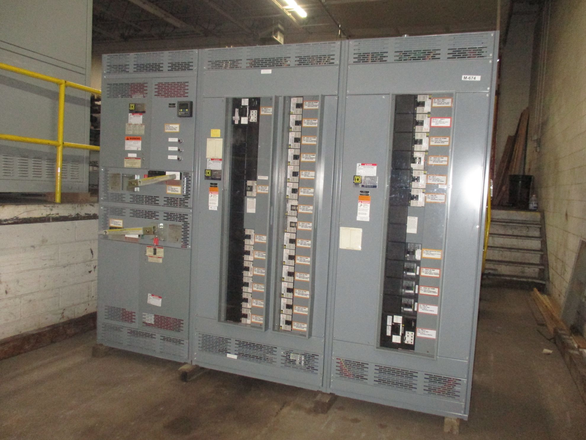Picture of Square D QED Power Style Switchboard 1200 Amp Fusible Dual Mains 480 Volt 3 Ph 3 W NEMA 1 R&G