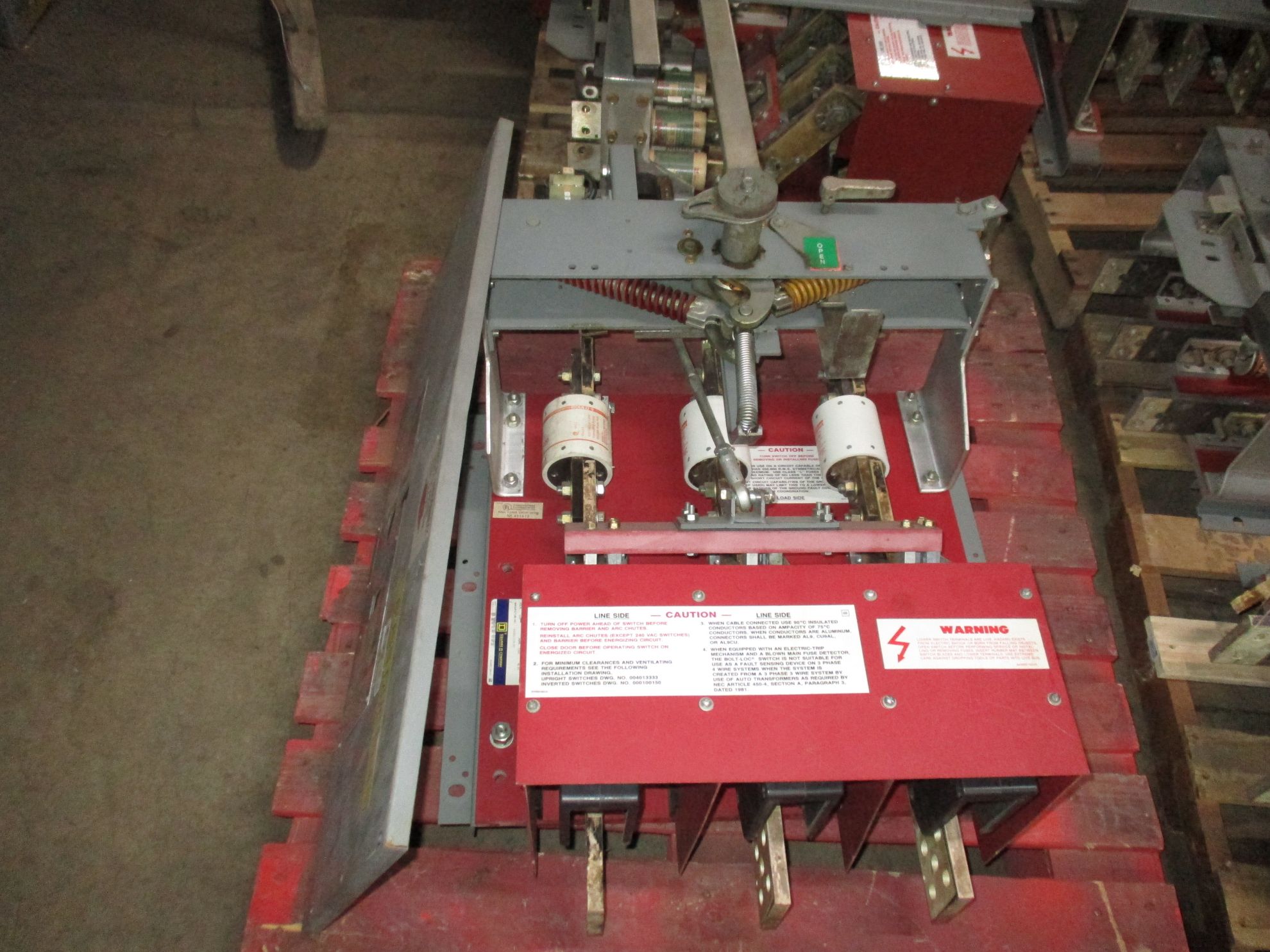 Picture of Square D BLO34200 2000 Amp 480 Volt Pressure Contact Switch Red W/ST