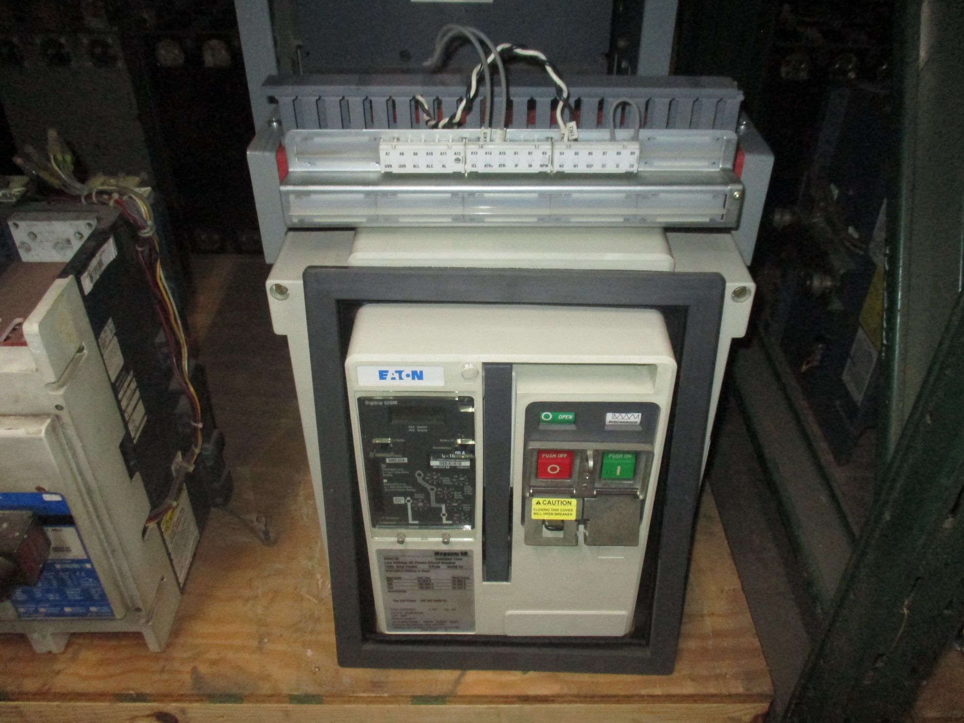 Picture of Eaton Magnum SB SBSC16 Circuit Breaker 1600 Amp 600 Volt AC M/O F/M