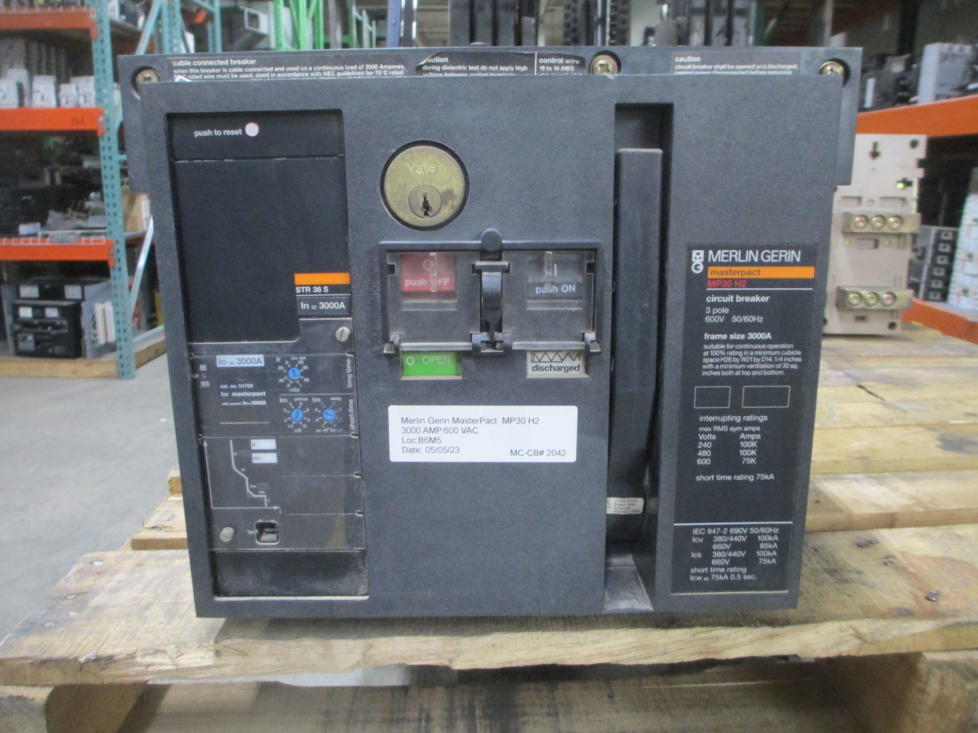 Picture of Merlin Gerin MasterPact MP30H2 Circuit Breaker 3000 Amp 600 Volt AC E/O D/O