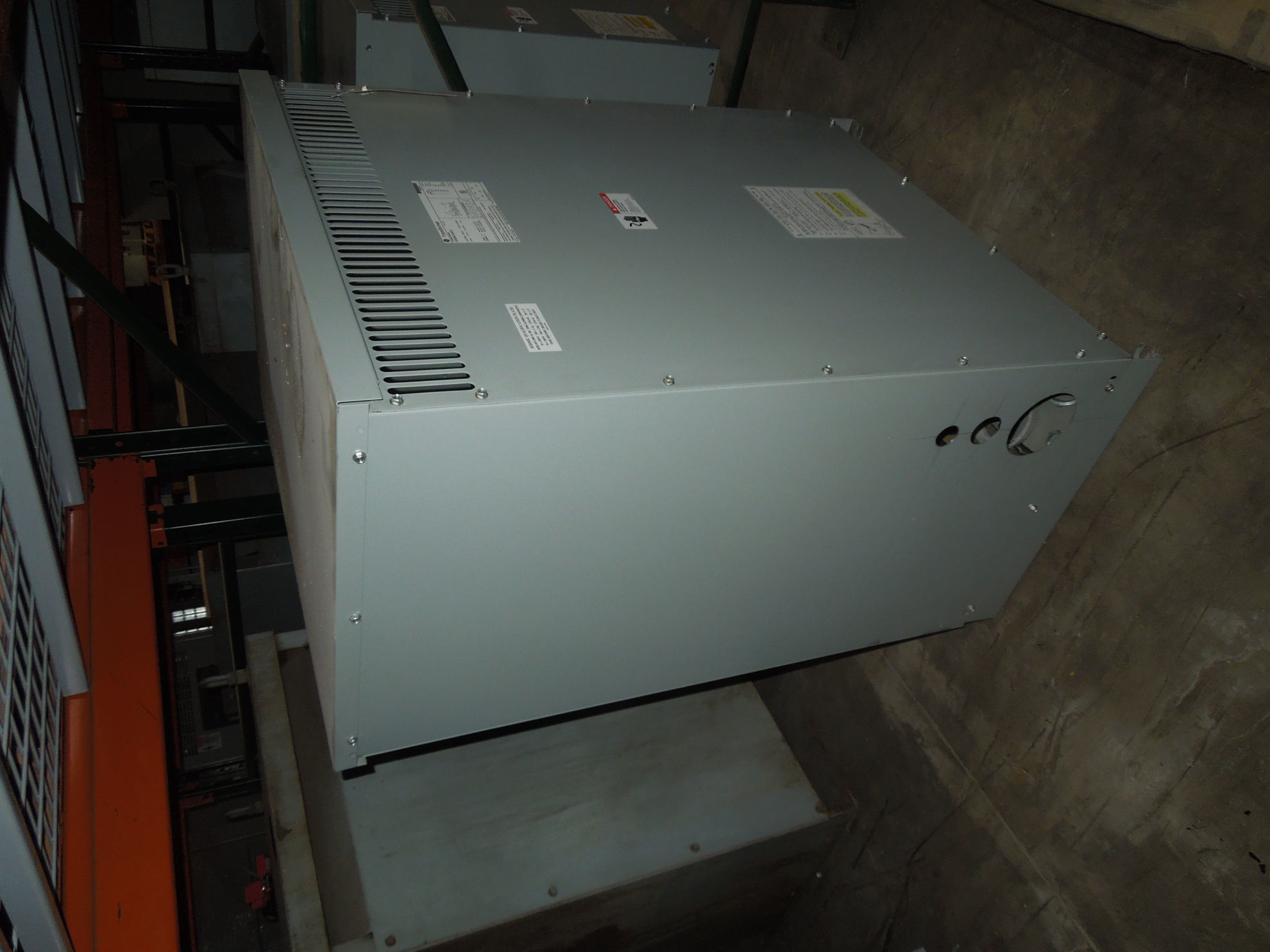 Picture of GE 112.5 KVA 480-208Y/120 Volt 3 Phase Low Voltage Dry Type Transformer R&G