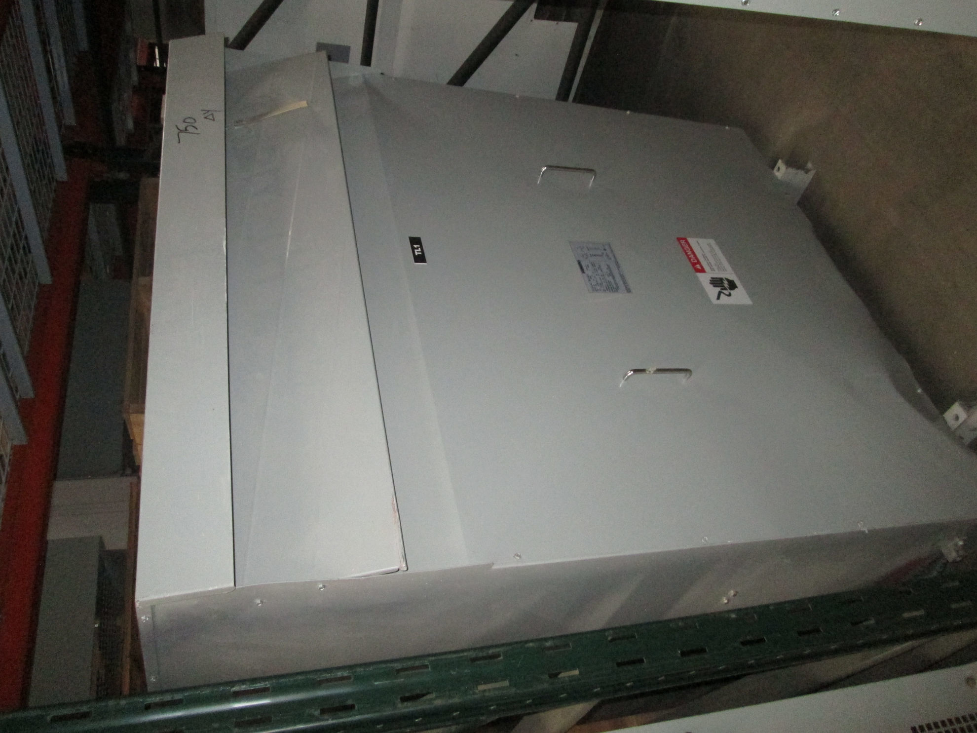 Picture of Siemens 750 KVA 480-208Y/120 Volt 3 Phase Low Voltage Dry Type Transformer R&G