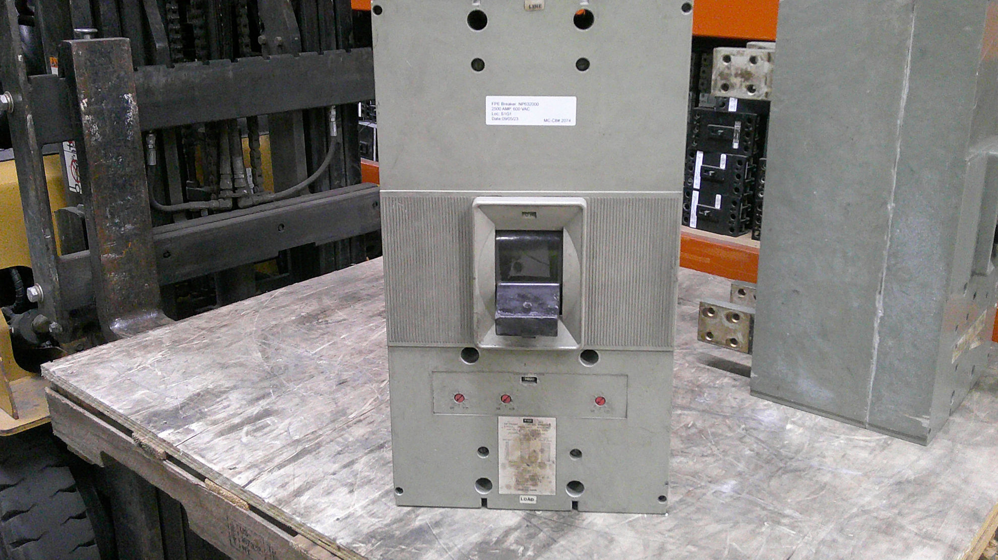 Picture of FPE NP632000 Circuit Breaker 2500 Amp 600 Volt AC M/O F/M