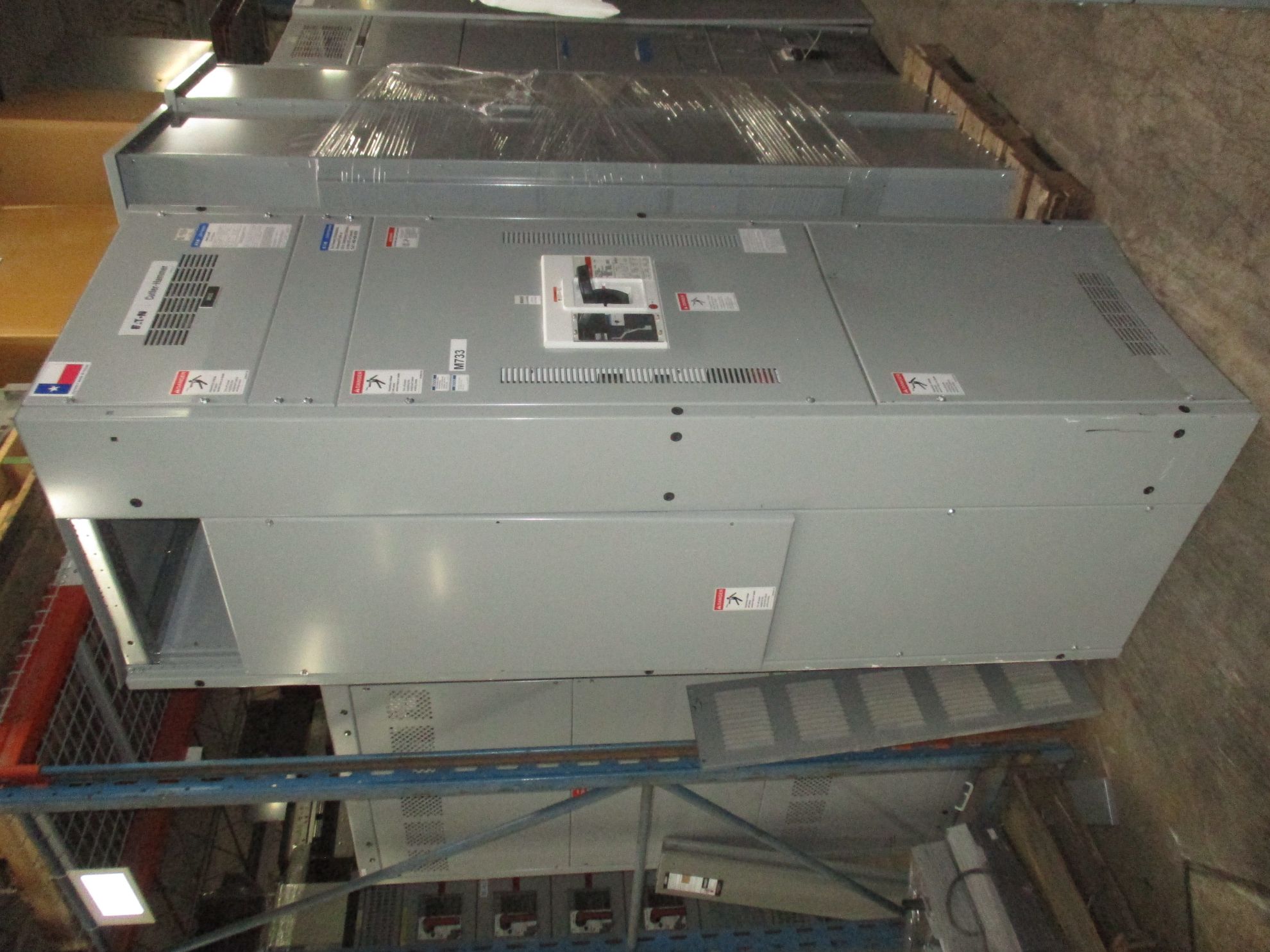 Picture of Eaton Pow-R-Line Switchboard RD320T33W | 2000 Amp Main Breaker | 208Y/120V 3-Phase 4-Wire | NEMA 1 R&G