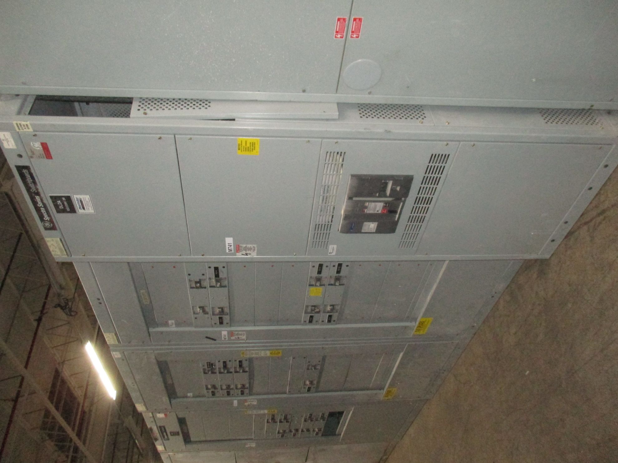 Picture of General Electric Spectra Series Switchboard SSF16B216 | 1600 Amp Main Breaker | 208Y/120V 3-Phase 4-Wire | NEMA 1 R&G