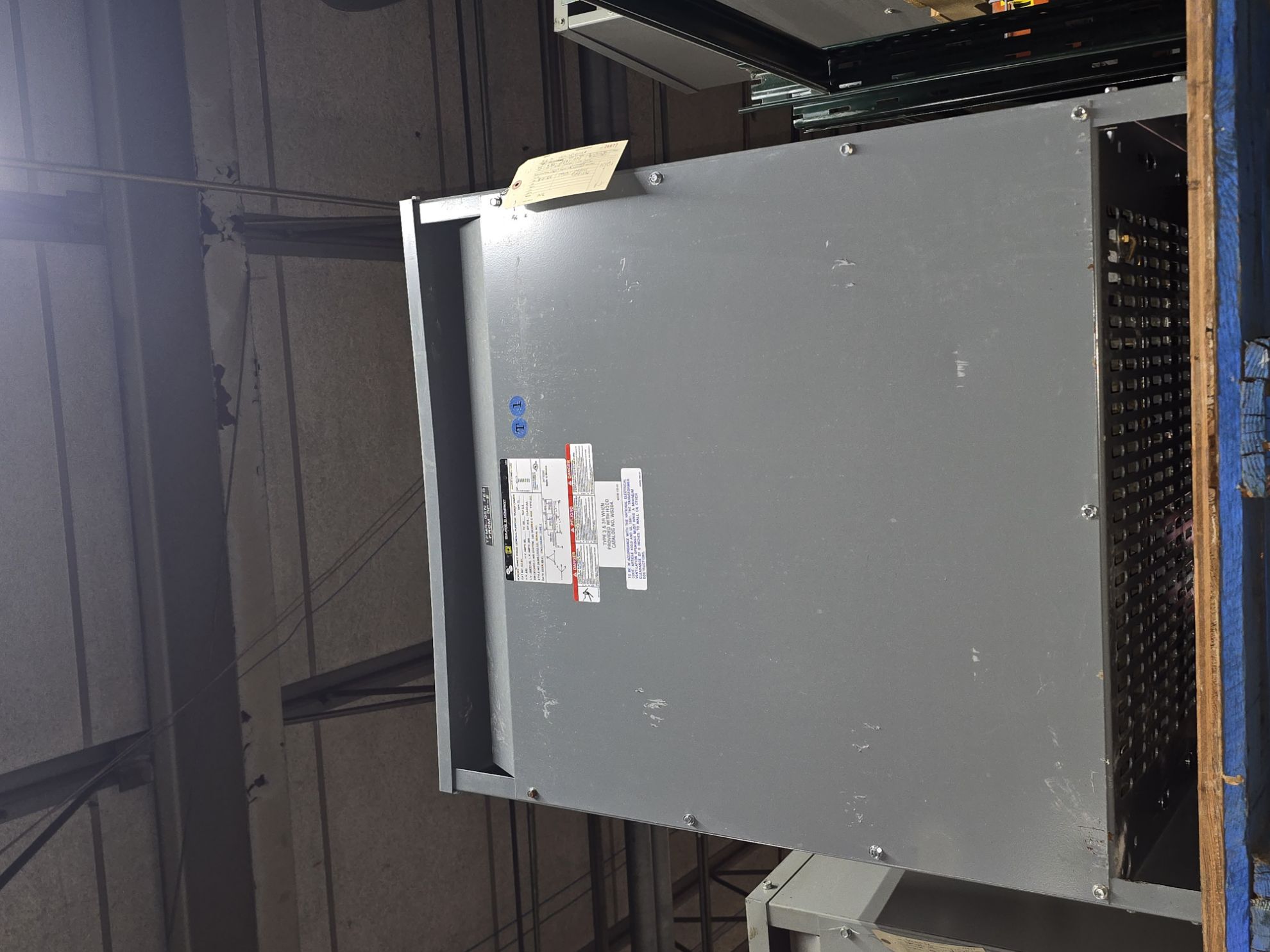 Picture of Square D Low Voltage Dry Type Transformer  | 75 KVA 480-208Y/120 Volt | 3 Phase NEMA 1 R&G