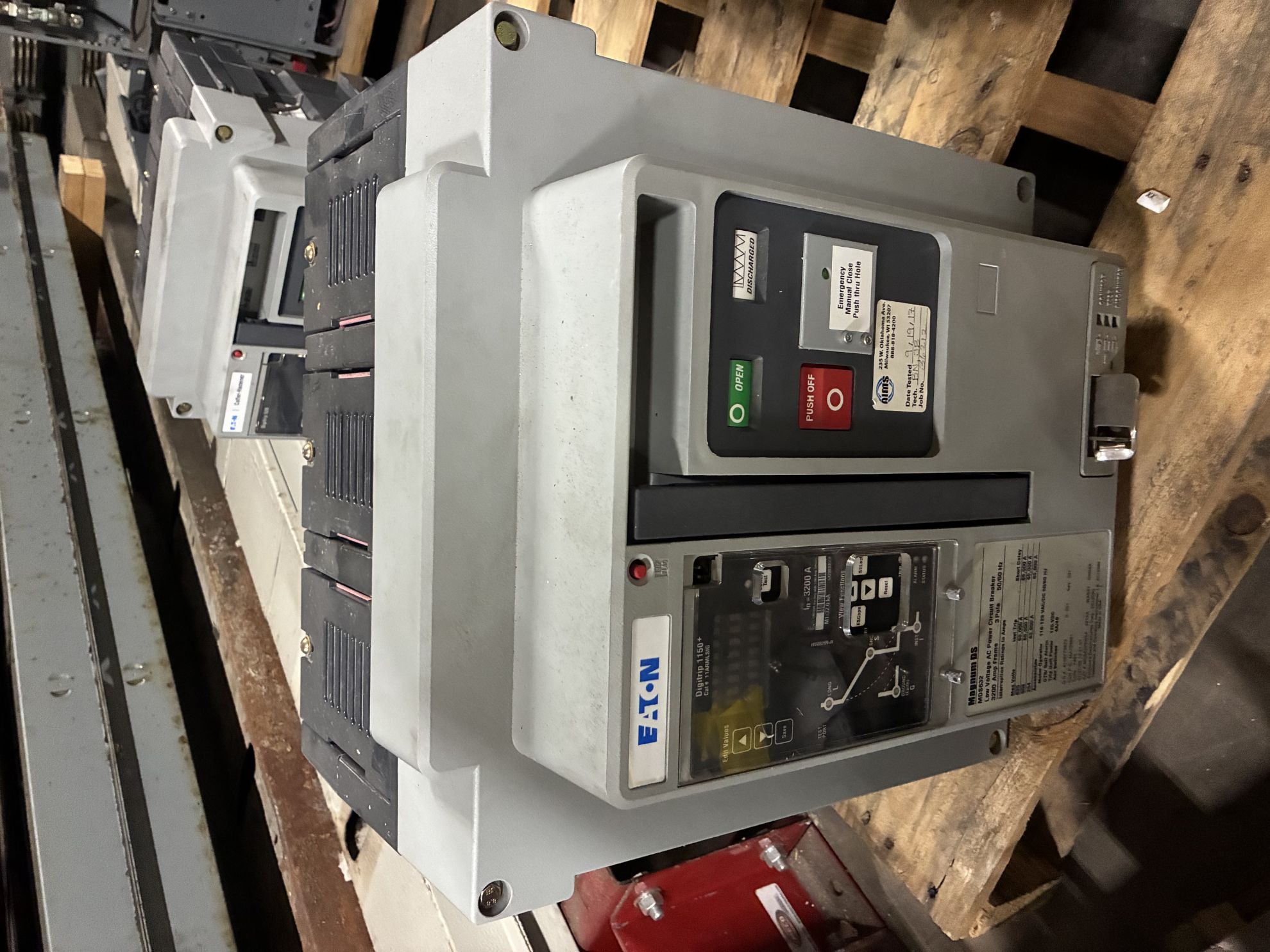 Picture of Eaton Magnum DS MDS632 Circuit Breaker 3200 Amp 600 Volt AC E/O D/O