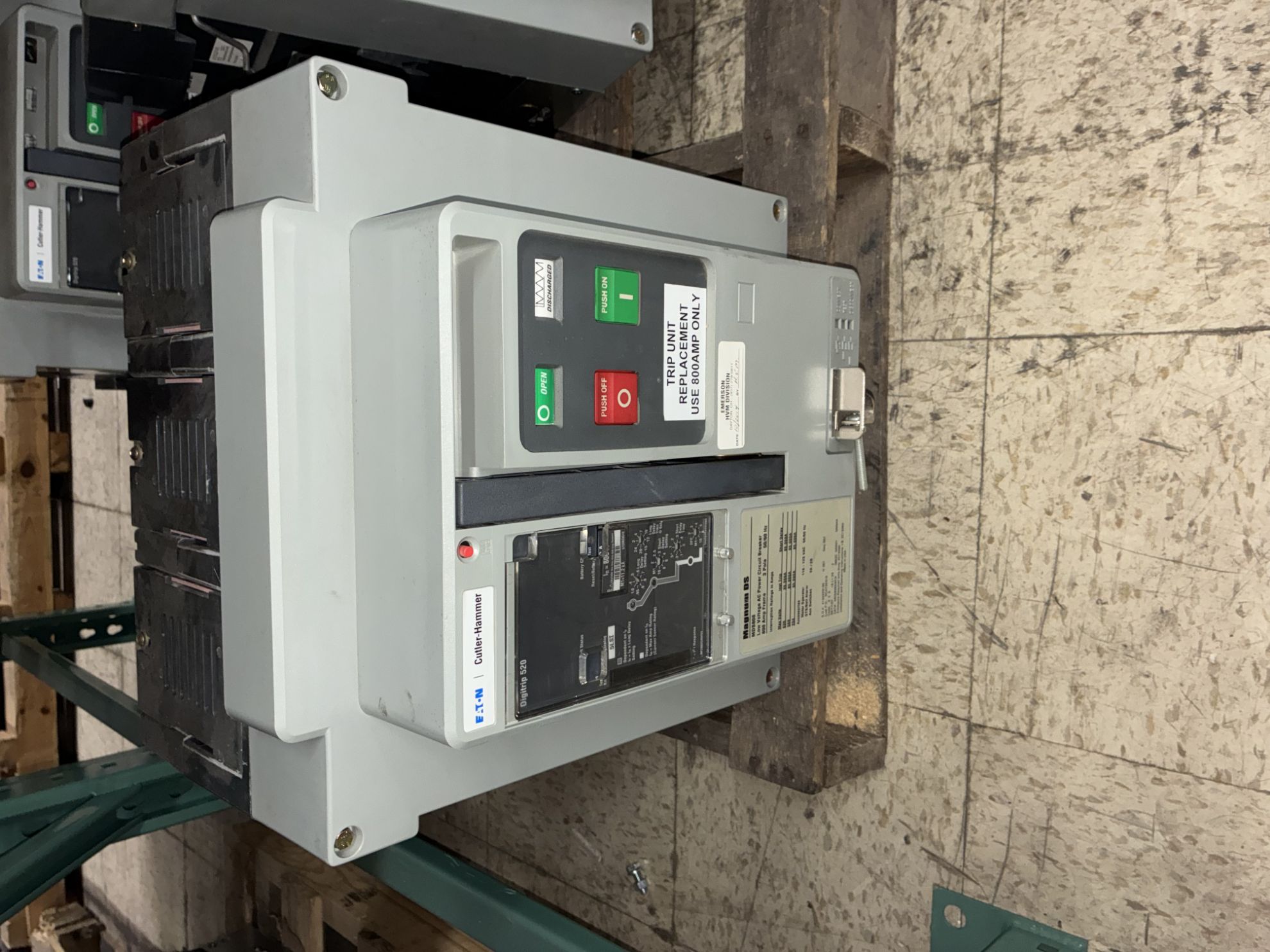 Picture of Eaton/ Cutler-Hammer Magnum DS MDS808 Circuit Breaker 800 Amp 600 Volt AC E/O D/O