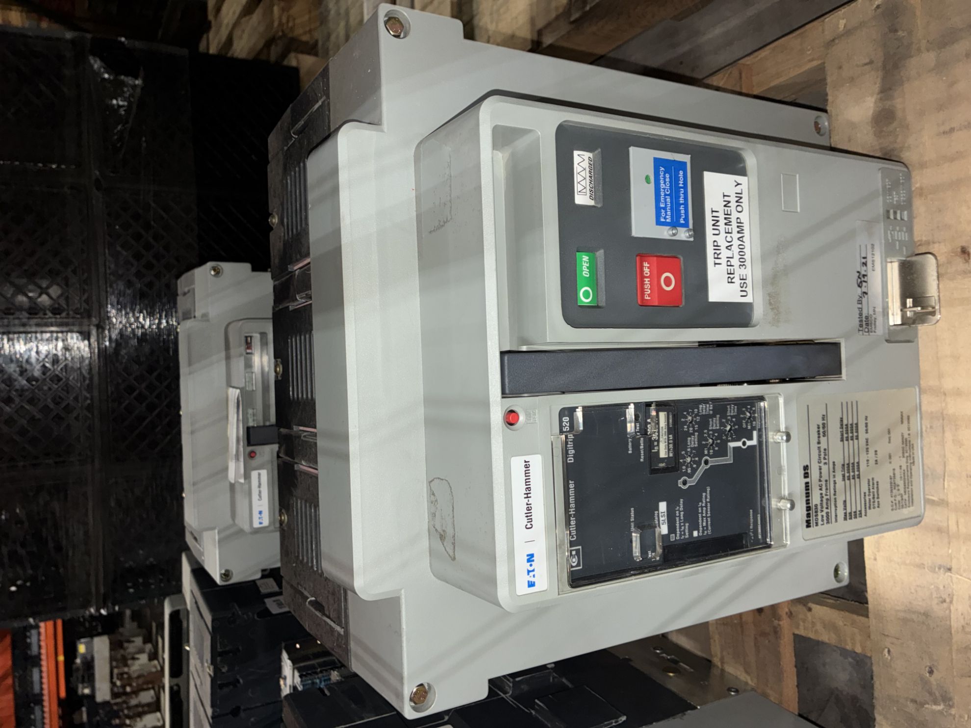 Picture of Eaton/ Cutler-Hammer Magnum DS MDS830 Circuit Breaker 3000 Amp 600 Volt AC E/O D/O