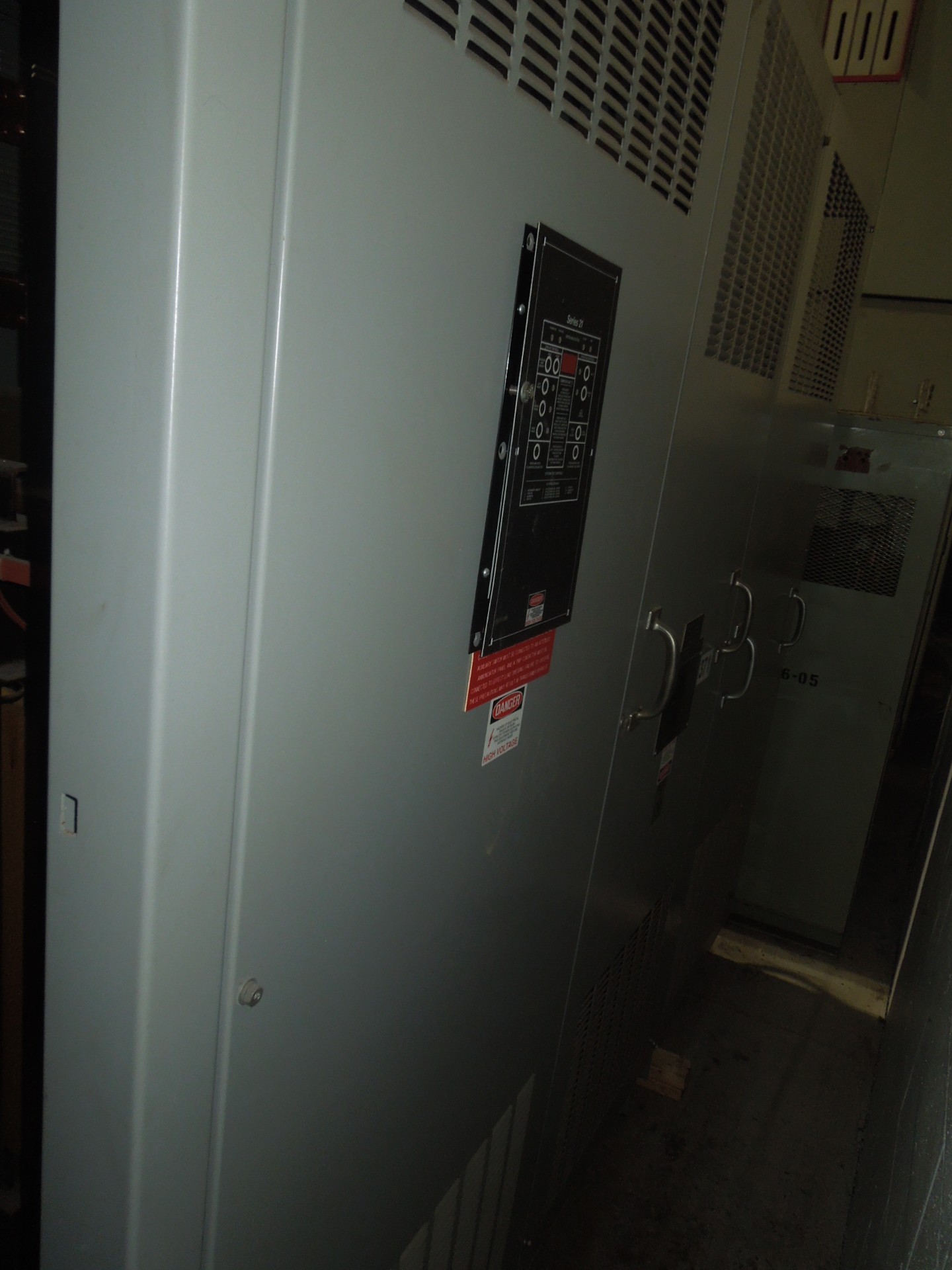 Picture of Cutler-Hammer Medium Voltage Dry Type Transformer | 1500/2025/2700 KVA 4160-480Y/277 Volt | 3 Phase NEMA 1 R&G