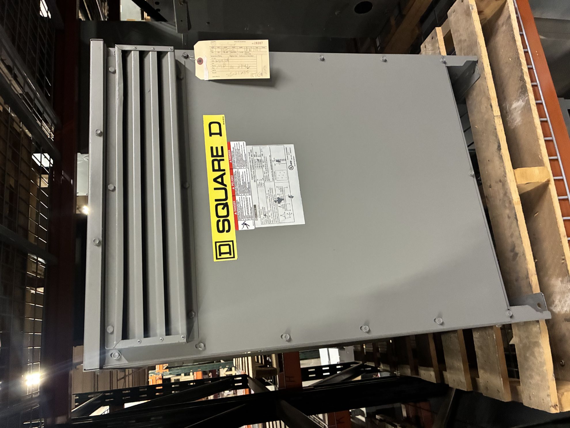 Picture of Square D Low Voltage Dry Type Transformer | 30 KVA 480-208Y/120 Volt | 3 Phase NEMA 3R R&G